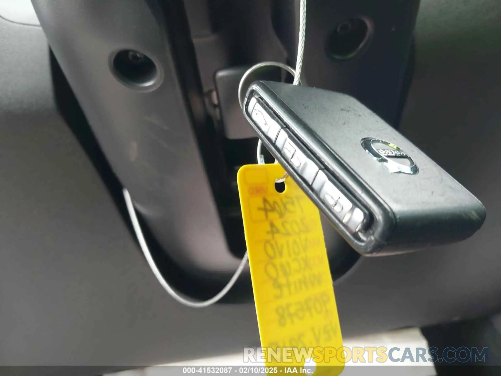 11 Фотография поврежденного автомобиля YV4H60DP3R1907578 VOLVO XC60 RECHARGE PLUG-IN HYBRID 2024