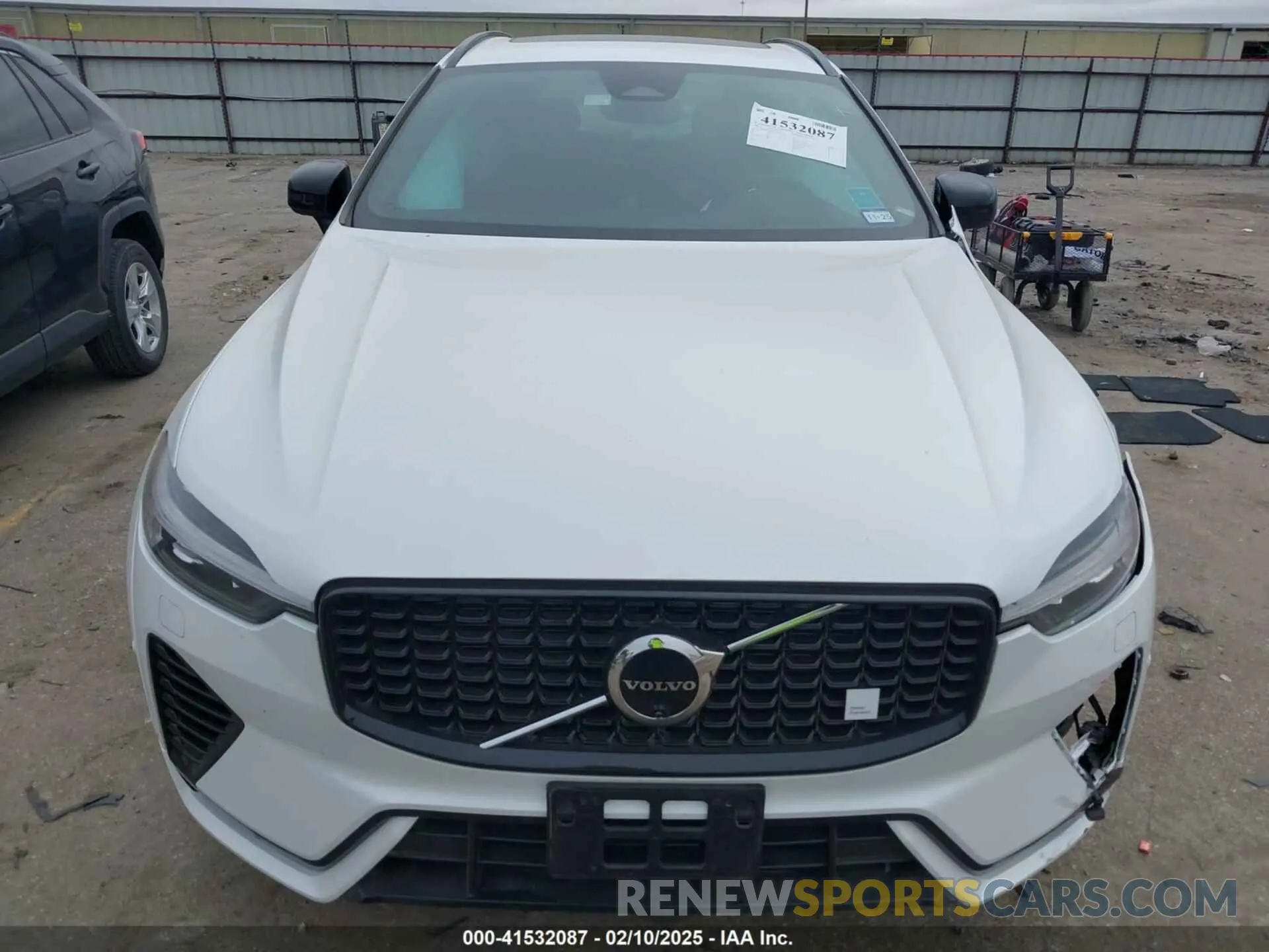 12 Фотография поврежденного автомобиля YV4H60DP3R1907578 VOLVO XC60 RECHARGE PLUG-IN HYBRID 2024