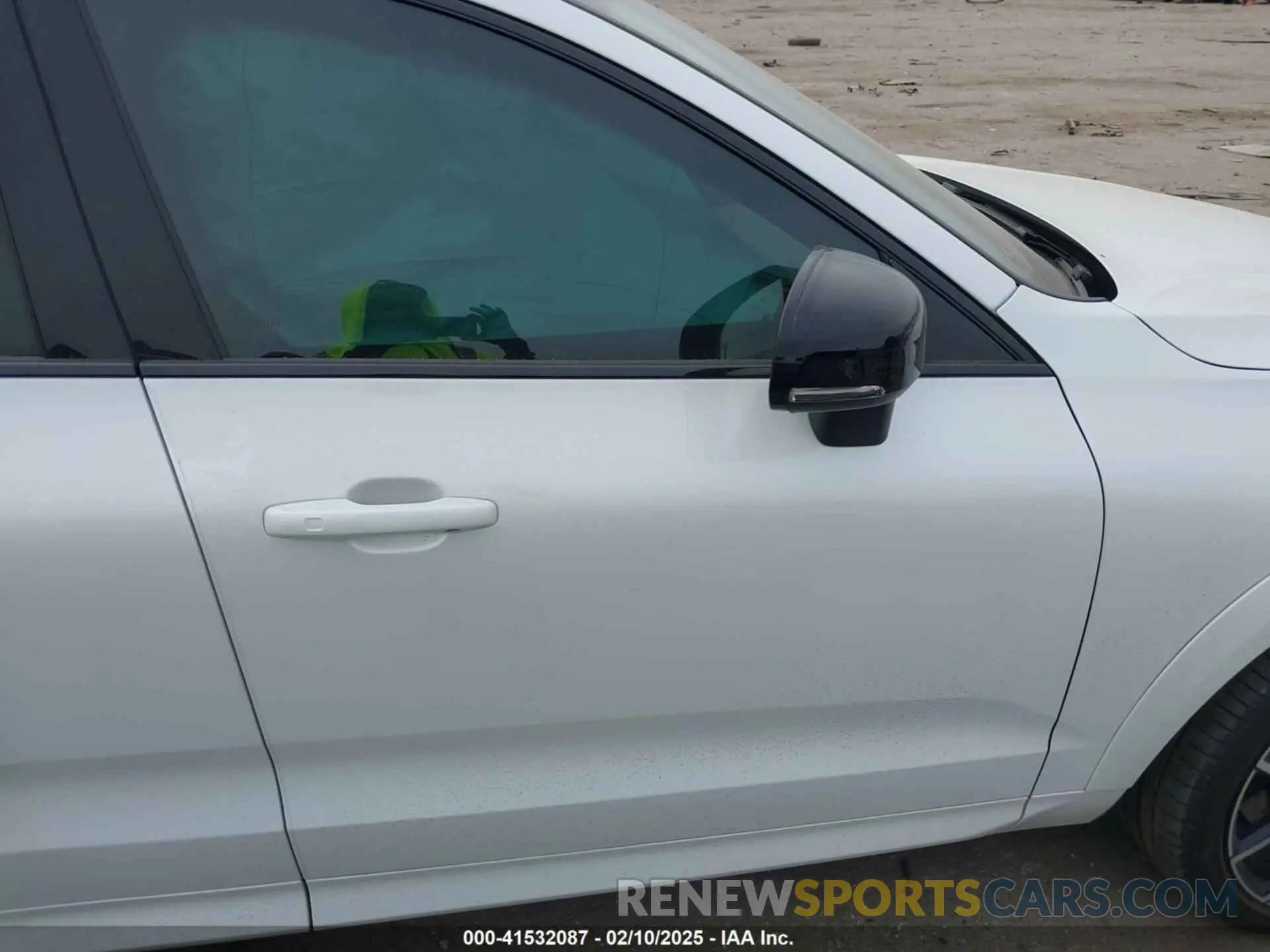 13 Фотография поврежденного автомобиля YV4H60DP3R1907578 VOLVO XC60 RECHARGE PLUG-IN HYBRID 2024