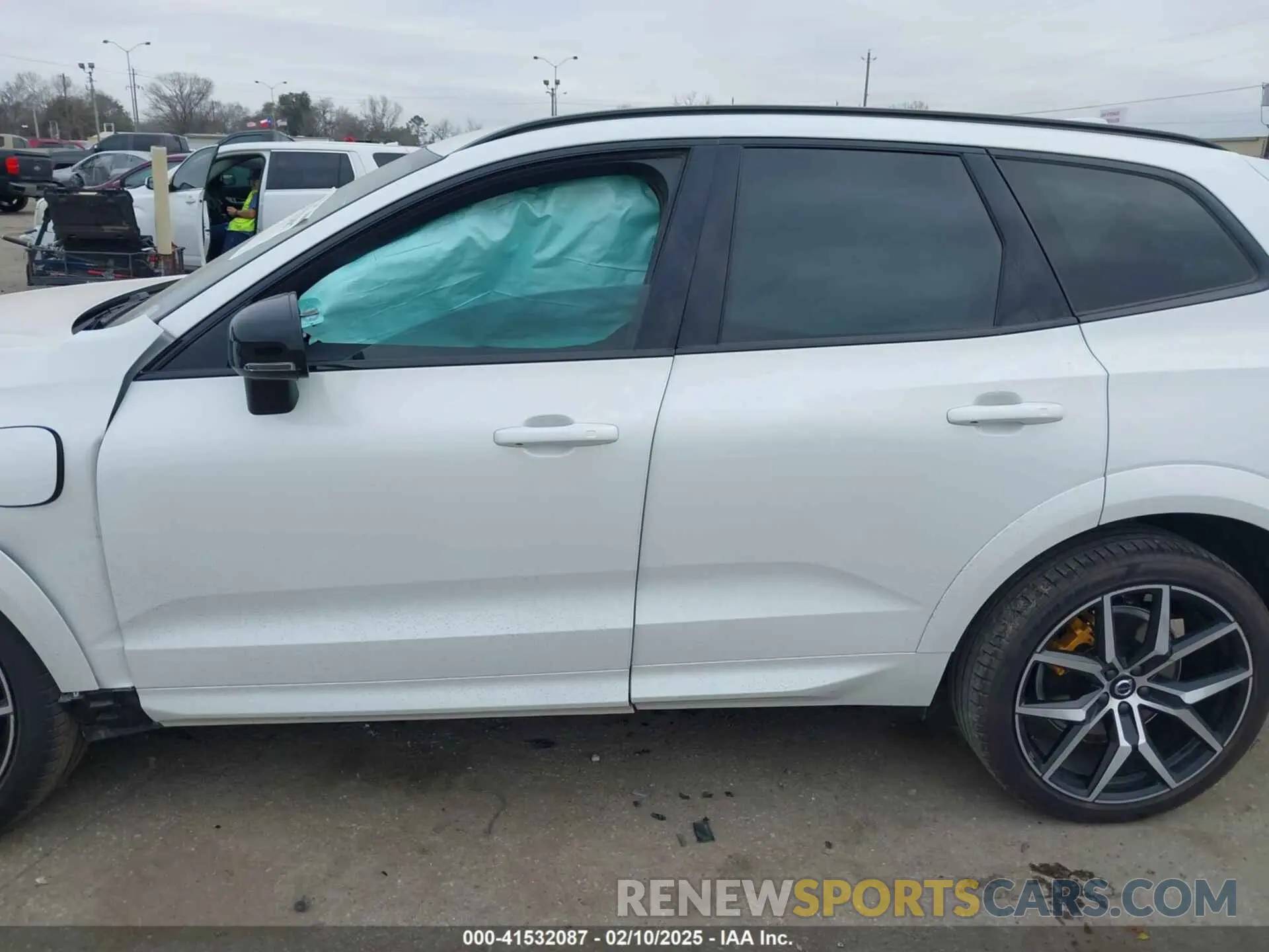 14 Фотография поврежденного автомобиля YV4H60DP3R1907578 VOLVO XC60 RECHARGE PLUG-IN HYBRID 2024