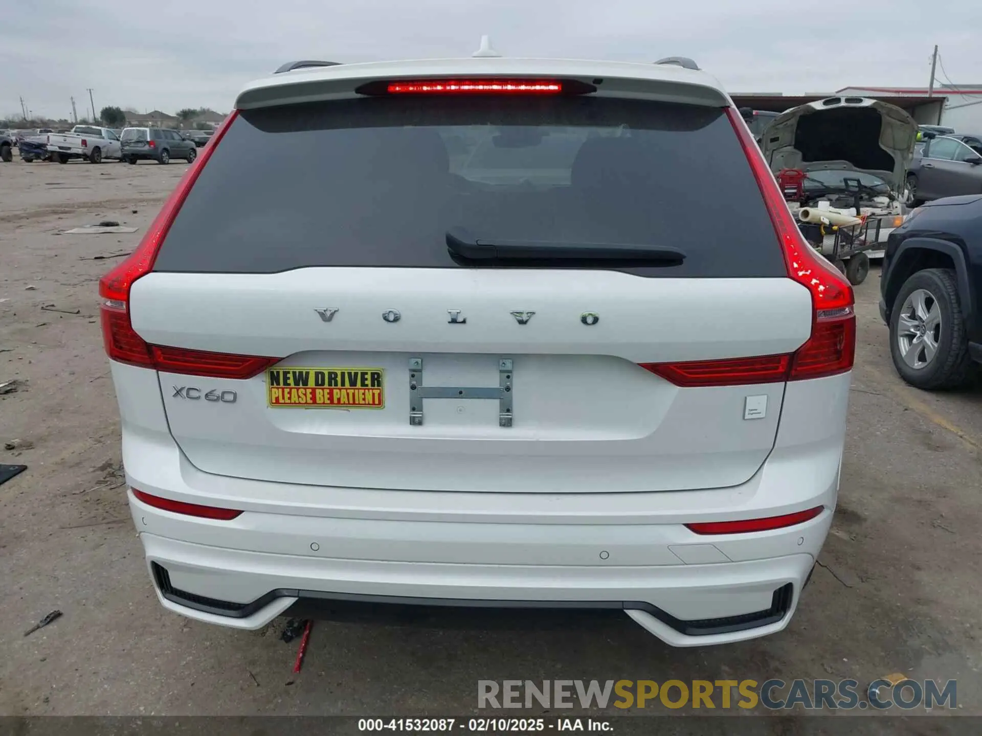 16 Фотография поврежденного автомобиля YV4H60DP3R1907578 VOLVO XC60 RECHARGE PLUG-IN HYBRID 2024