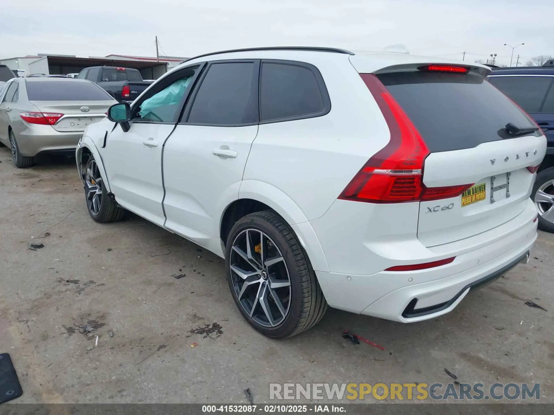 3 Фотография поврежденного автомобиля YV4H60DP3R1907578 VOLVO XC60 RECHARGE PLUG-IN HYBRID 2024