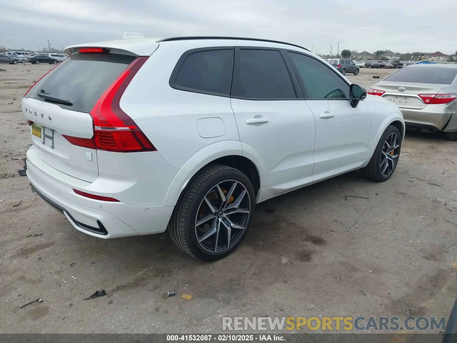 4 Фотография поврежденного автомобиля YV4H60DP3R1907578 VOLVO XC60 RECHARGE PLUG-IN HYBRID 2024