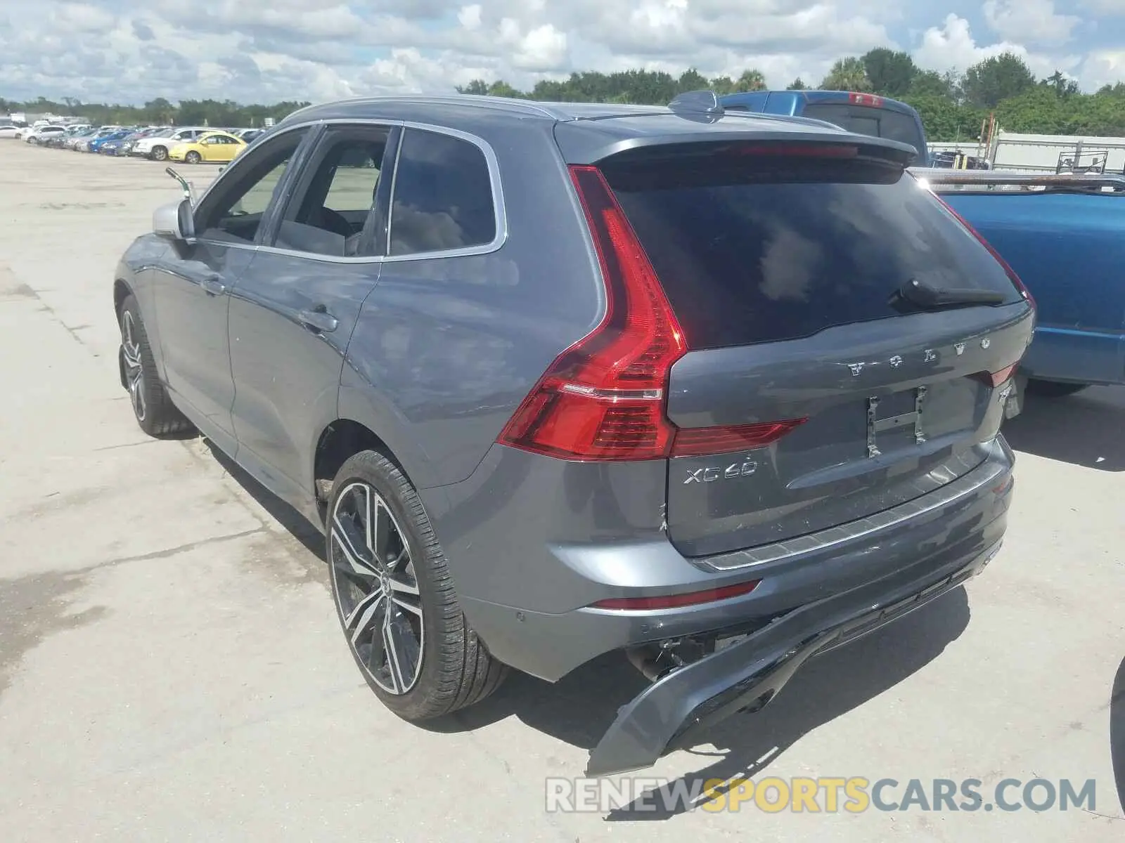 3 Photograph of a damaged car LYV102RM2KB274120 VOLVO XC60 T5 R- 2019