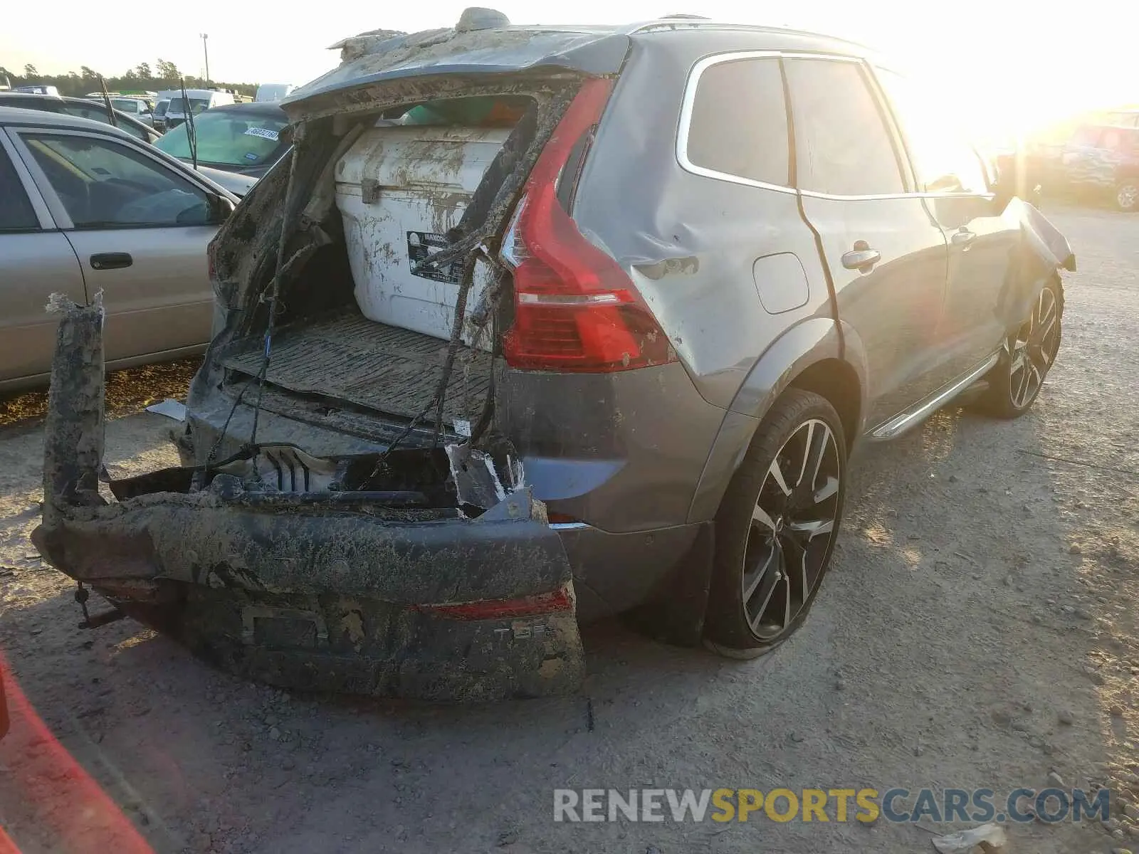 4 Photograph of a damaged car LYVBR0DL9KB237014 VOLVO XC60 T8 IN 2019