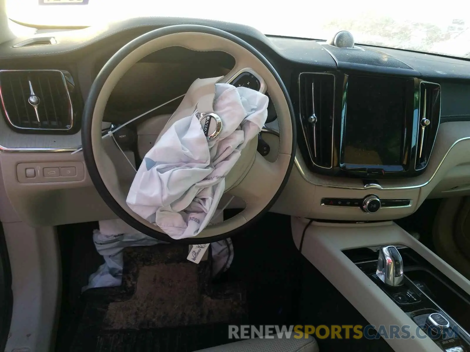 9 Photograph of a damaged car LYVBR0DL9KB237014 VOLVO XC60 T8 IN 2019