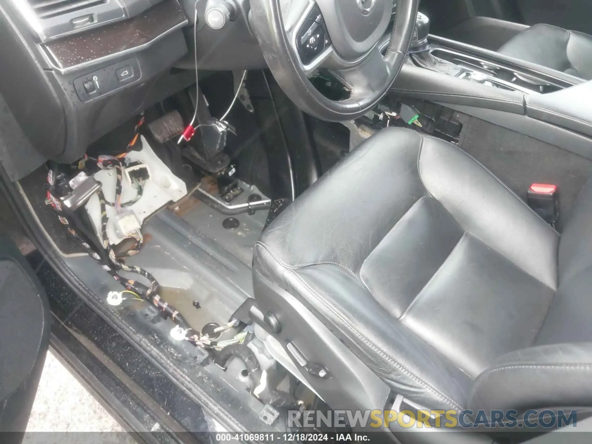 13 Photograph of a damaged car YV4102CK0K1505012 VOLVO XC90 2019