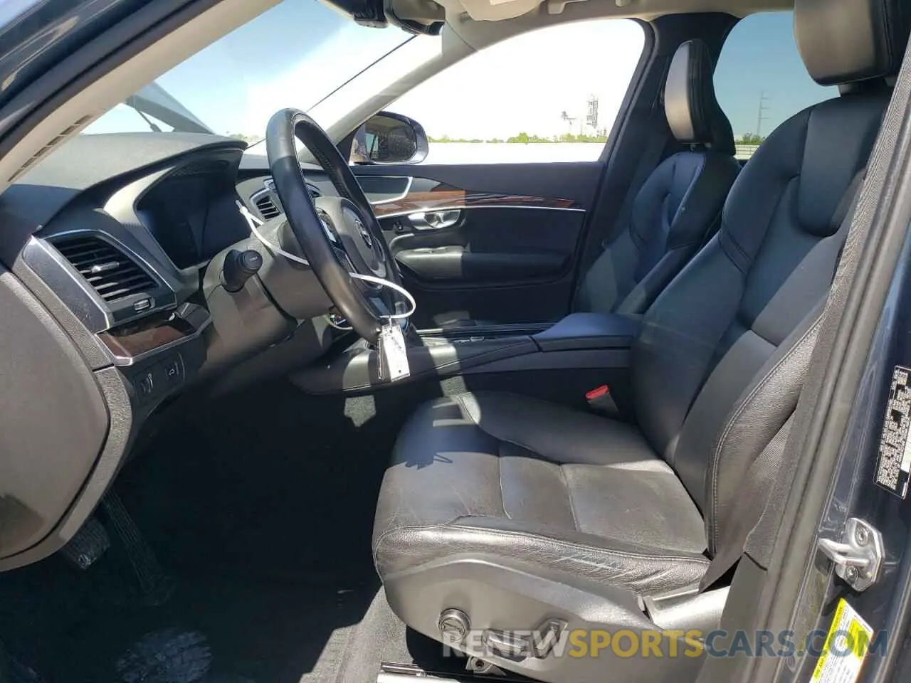 7 Photograph of a damaged car YV4102CK5K1420361 VOLVO XC90 2019