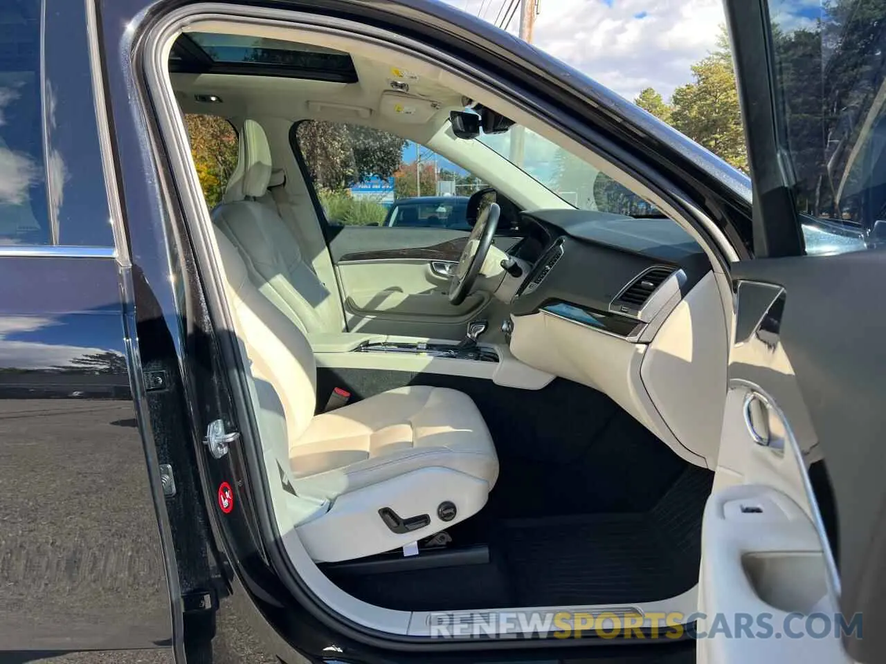 5 Photograph of a damaged car YV4102CK9K1427930 VOLVO XC90 2019