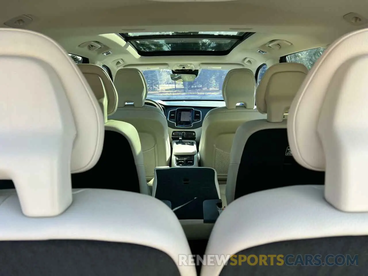9 Photograph of a damaged car YV4102CK9K1427930 VOLVO XC90 2019