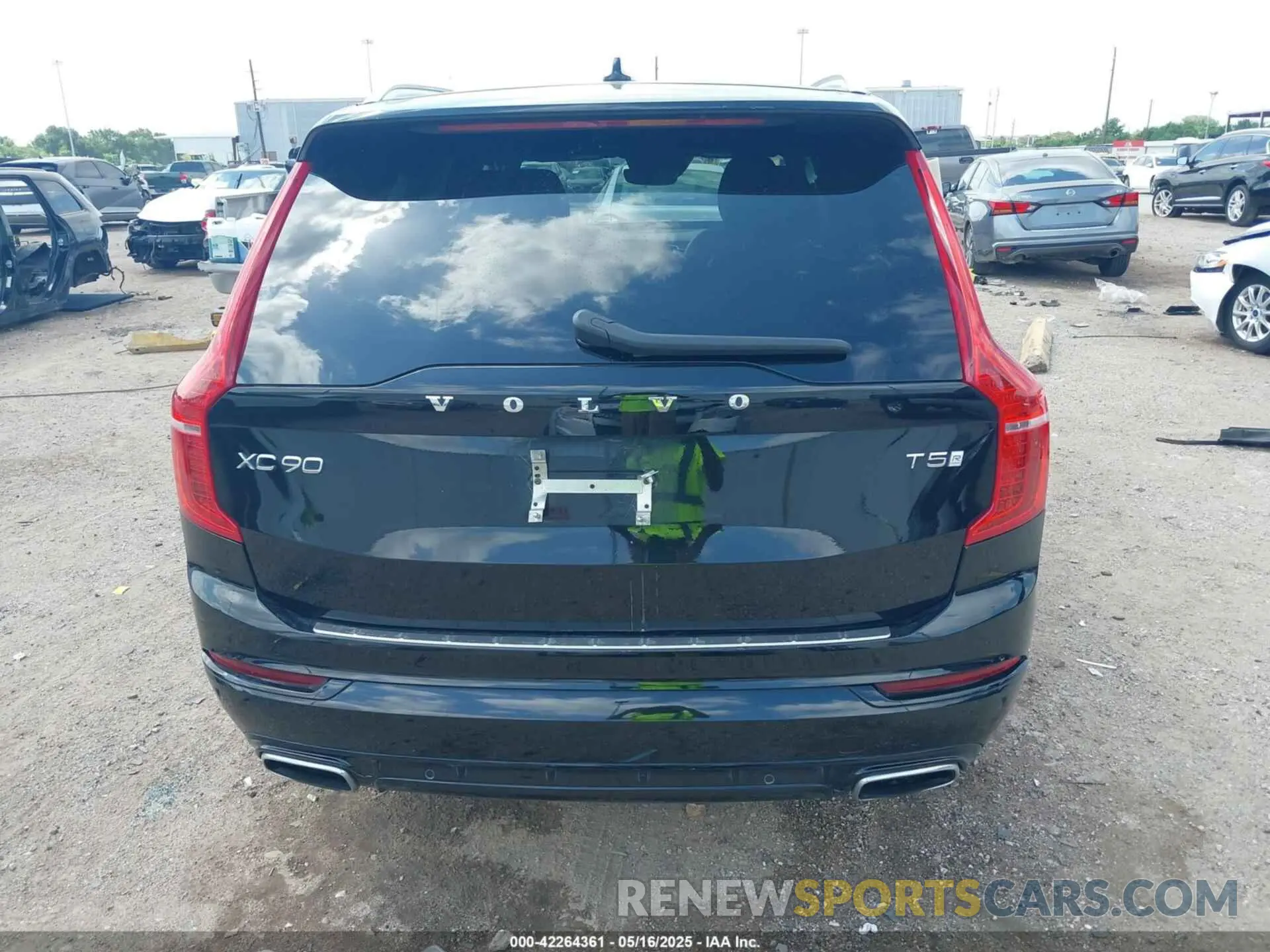 16 Photograph of a damaged car YV4102CM4K1455832 VOLVO XC90 2019