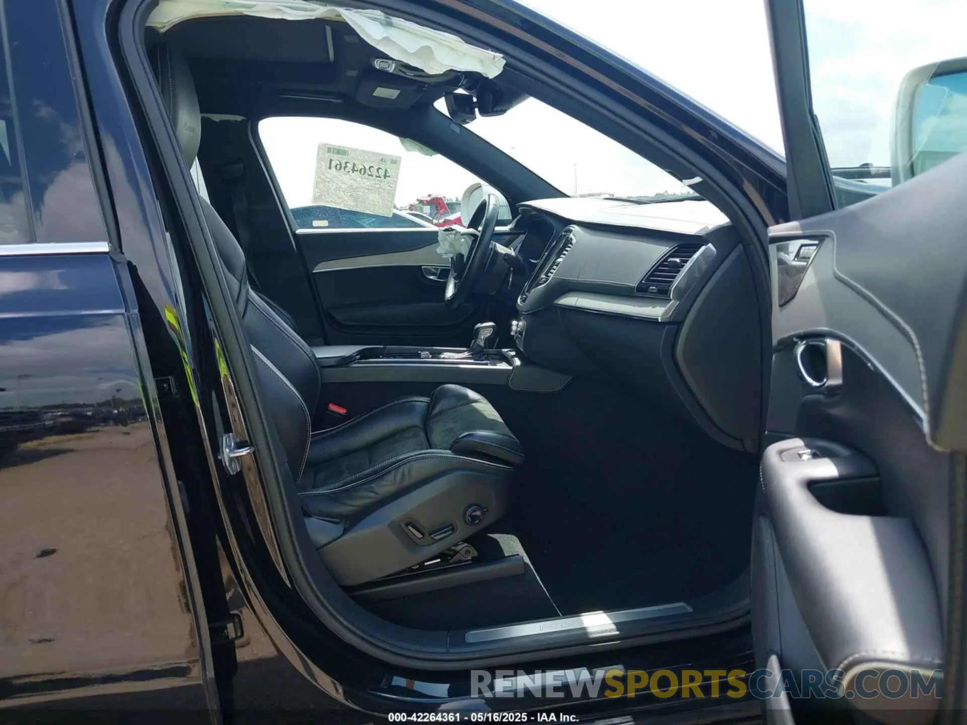 5 Photograph of a damaged car YV4102CM4K1455832 VOLVO XC90 2019
