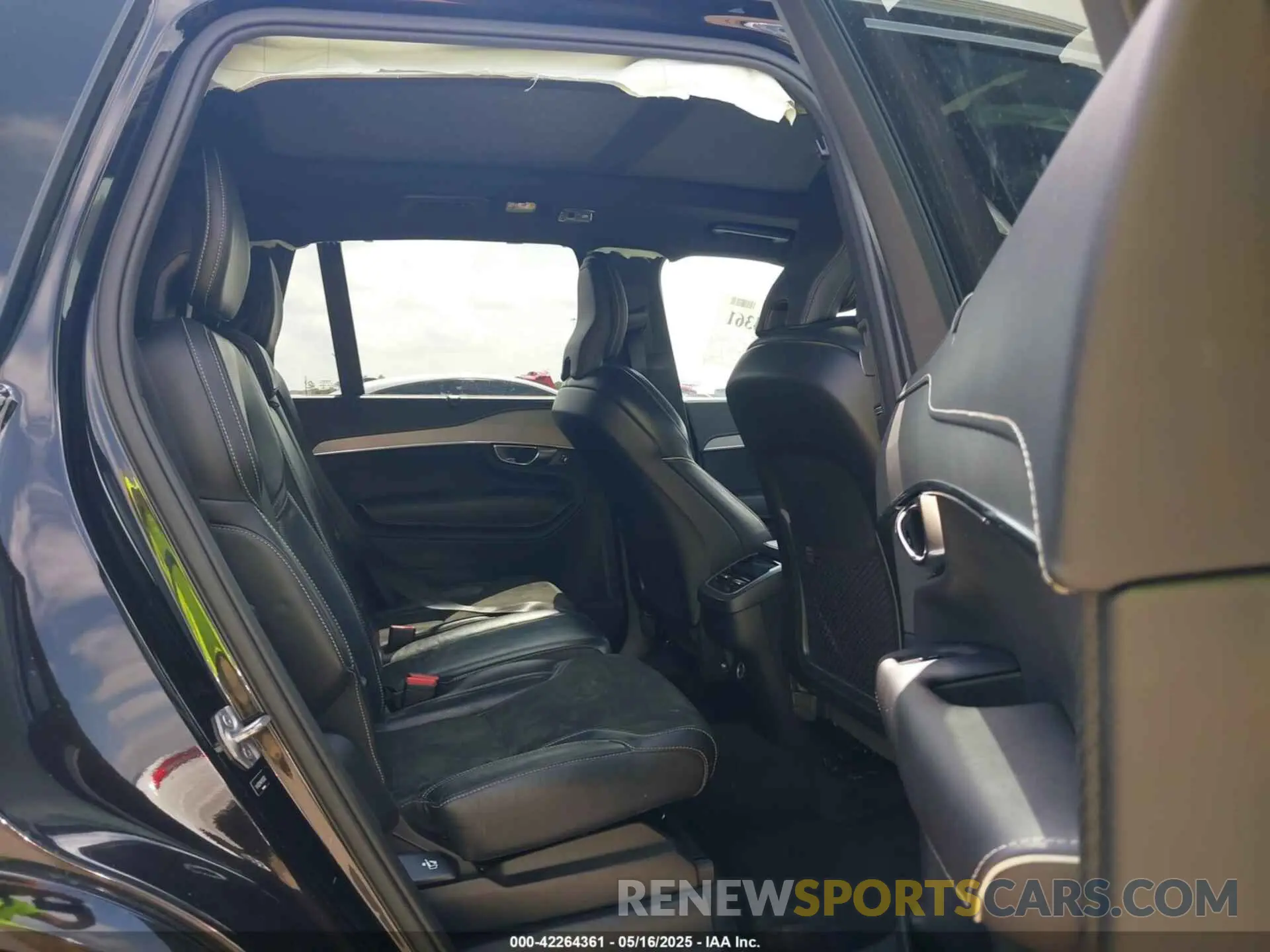 8 Photograph of a damaged car YV4102CM4K1455832 VOLVO XC90 2019