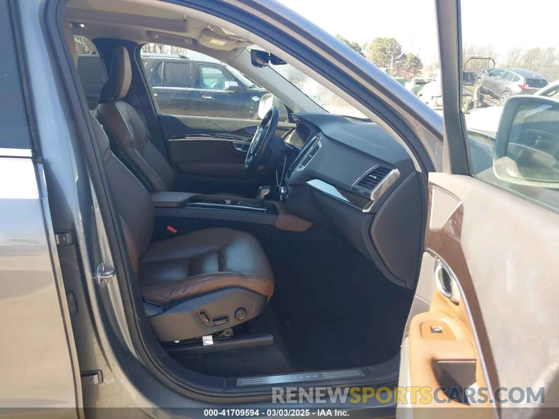 5 Photograph of a damaged car YV4A22PK5K1436905 VOLVO XC90 2019