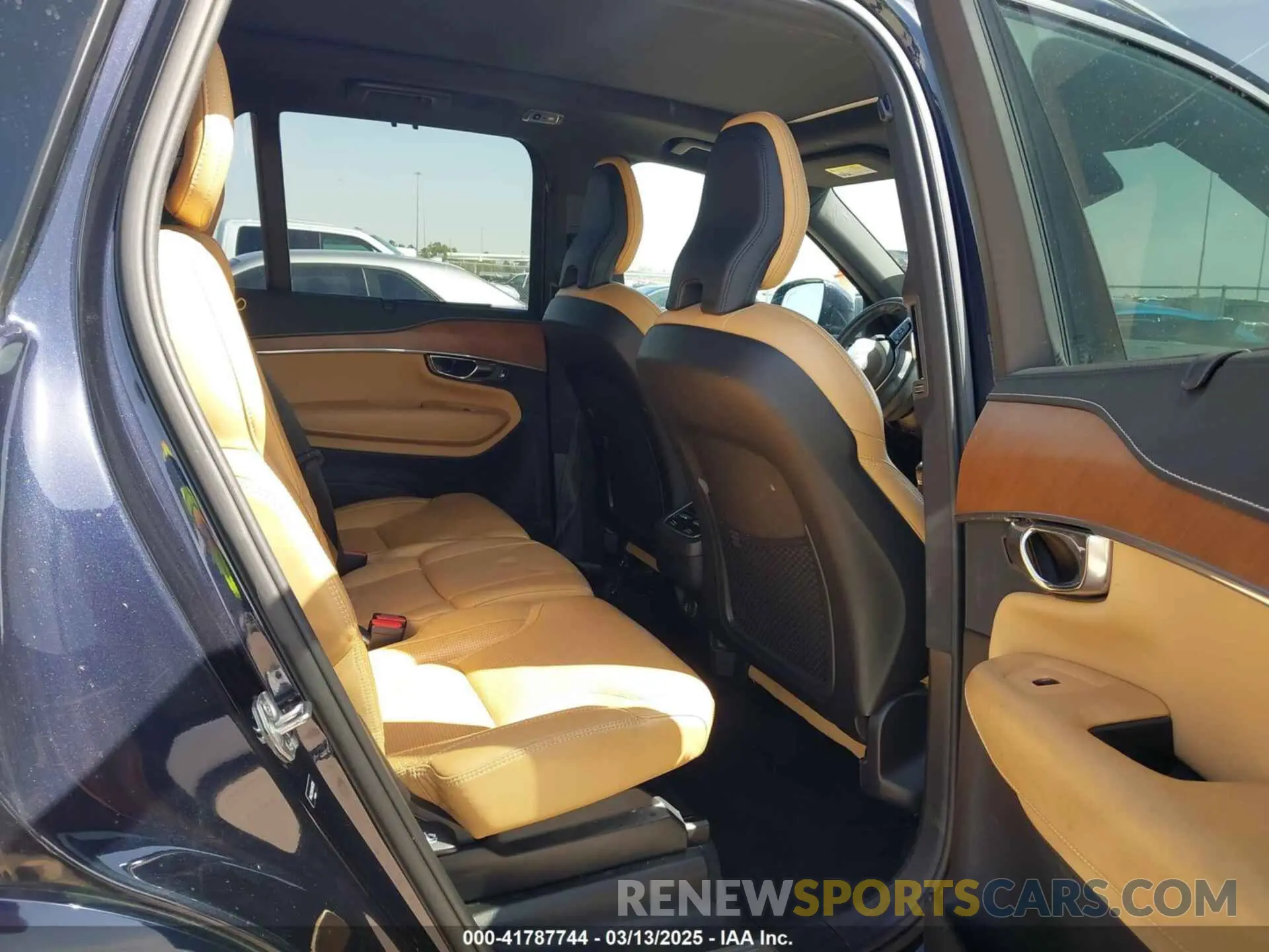 8 Photograph of a damaged car YV4A22PL0K1487320 VOLVO XC90 2019