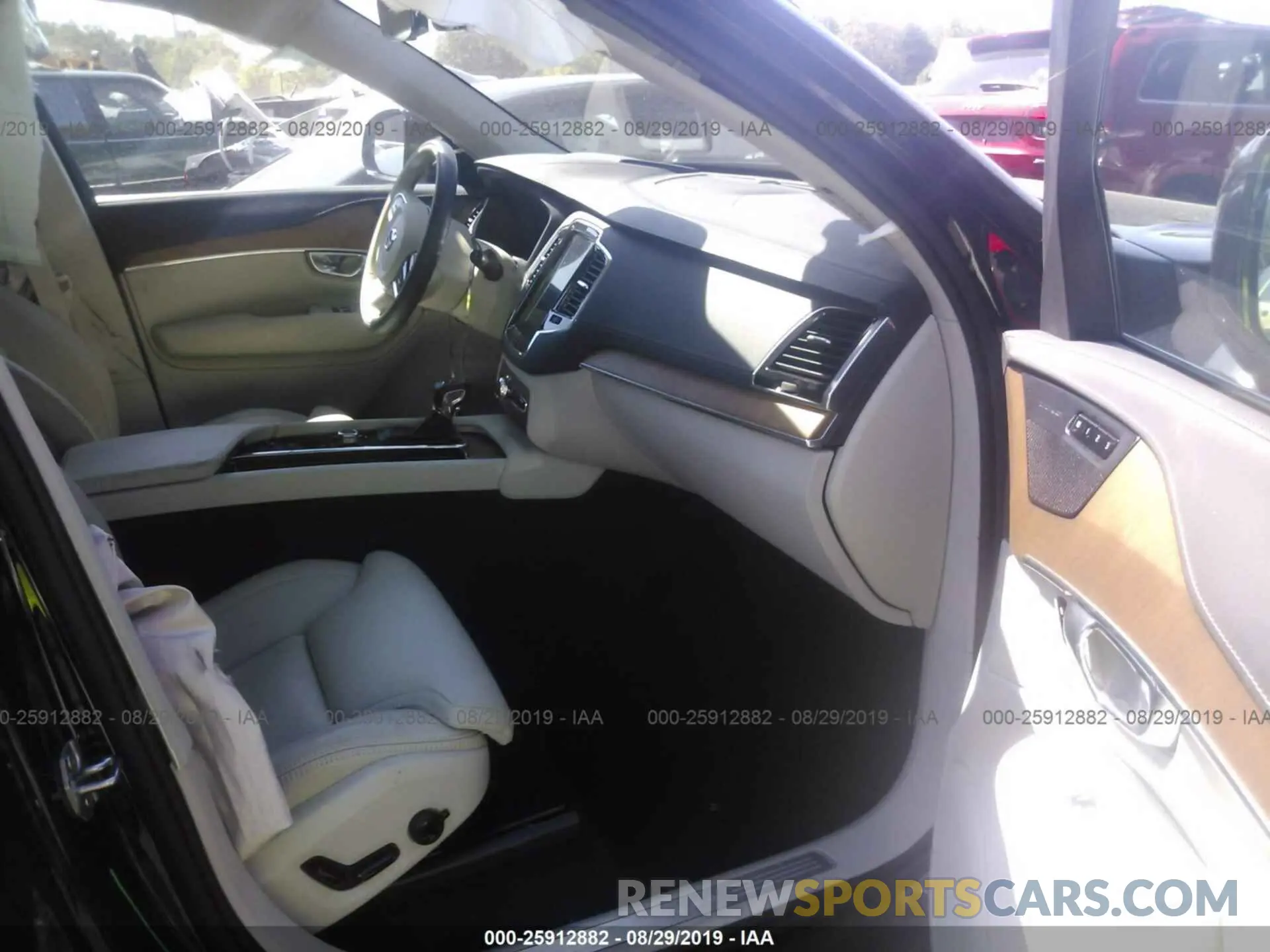 5 Photograph of a damaged car YV4A22PL2K1454979 VOLVO XC90 2019