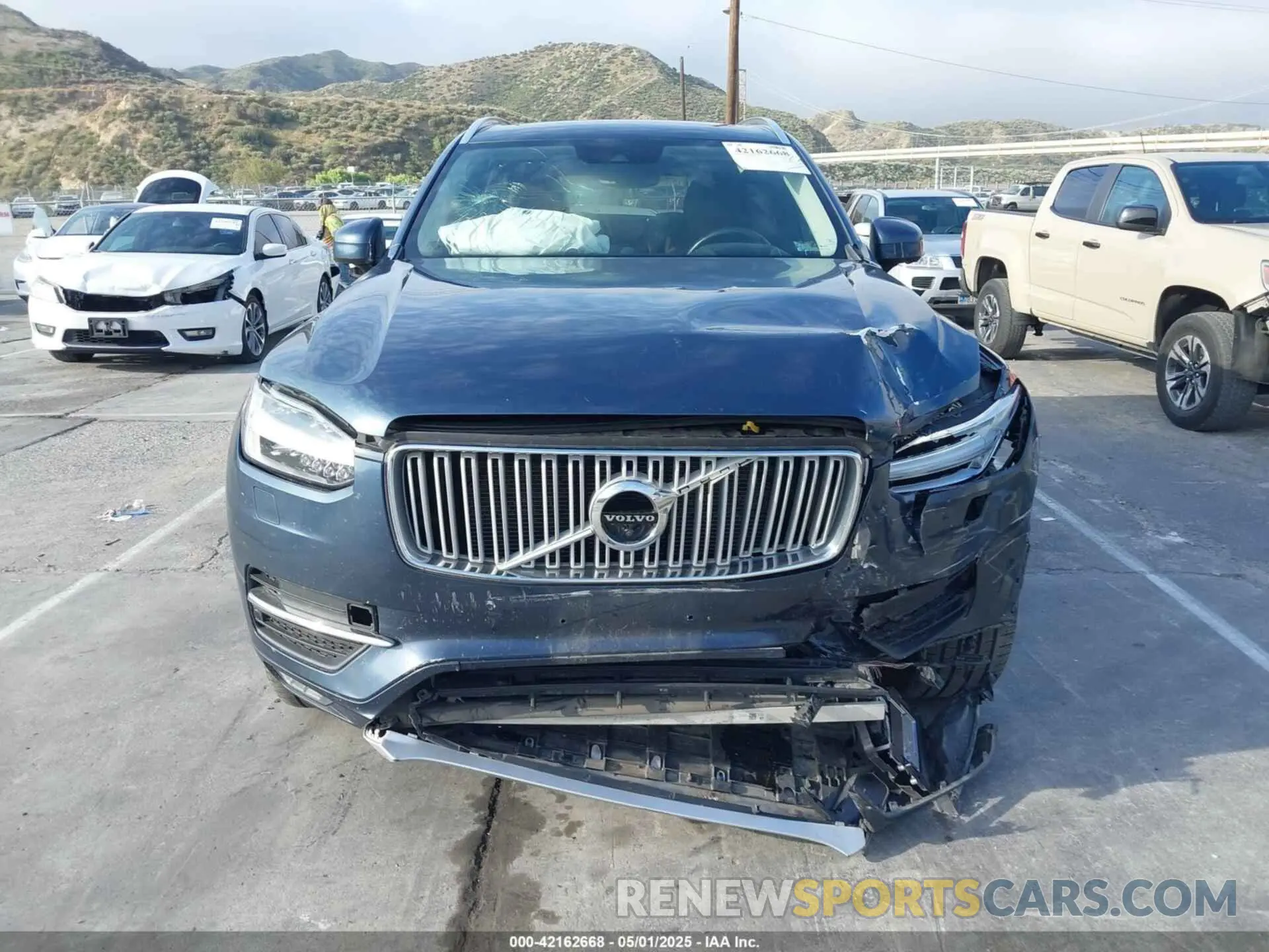 12 Photograph of a damaged car YV4A22PL8K1425924 VOLVO XC90 2019