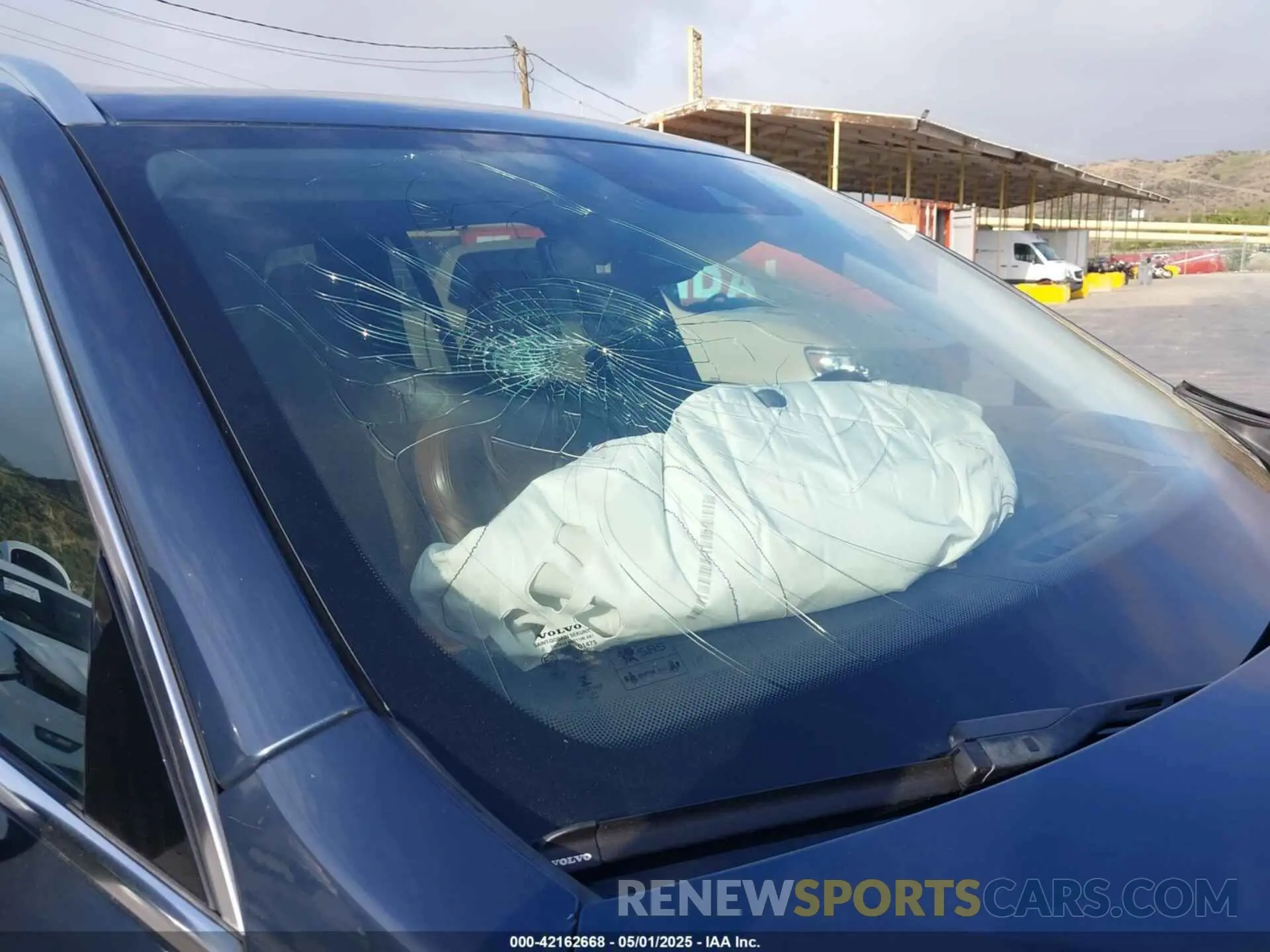 17 Photograph of a damaged car YV4A22PL8K1425924 VOLVO XC90 2019