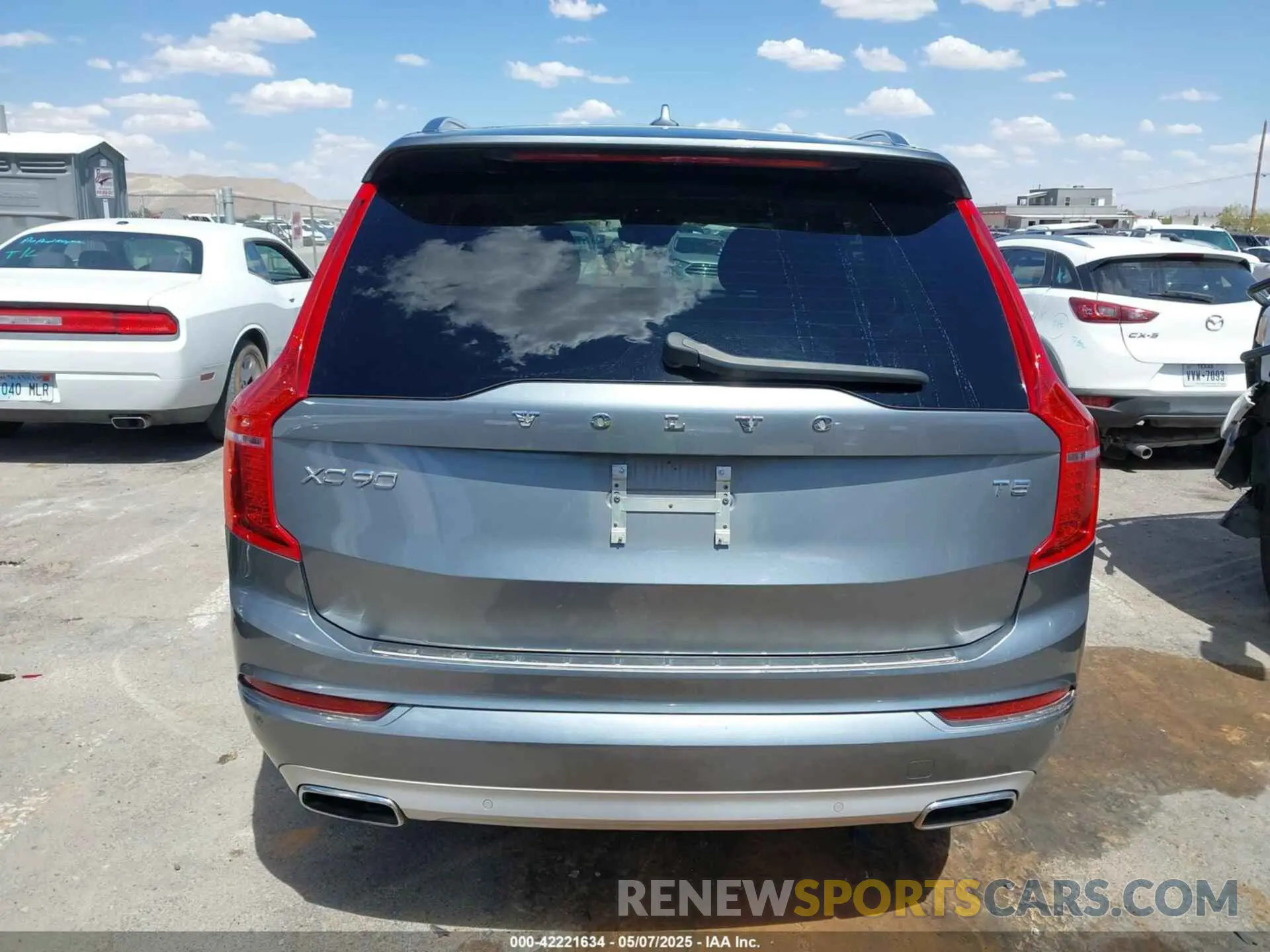 16 Photograph of a damaged car YV4102CK0L1601885 VOLVO XC90 2020