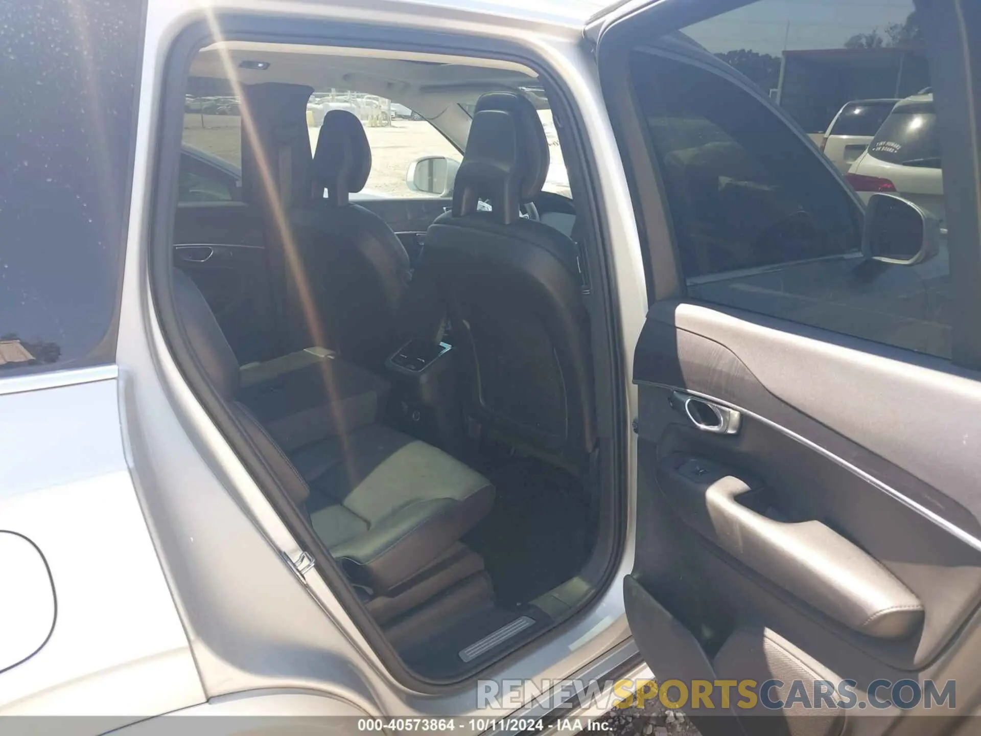 8 Photograph of a damaged car YV4102CKXL1585498 VOLVO XC90 2020