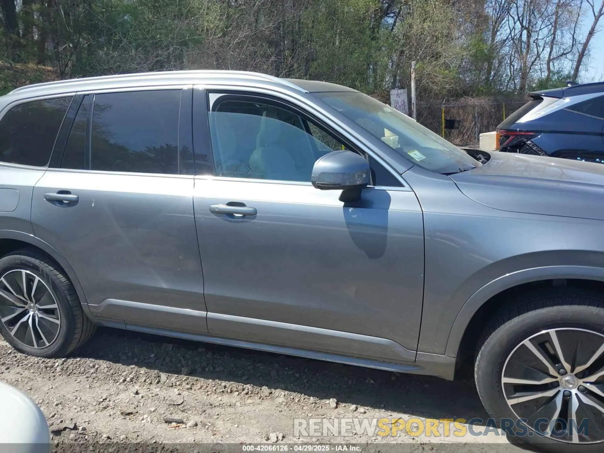 13 Photograph of a damaged car YV4102PK1L1605633 VOLVO XC90 2020