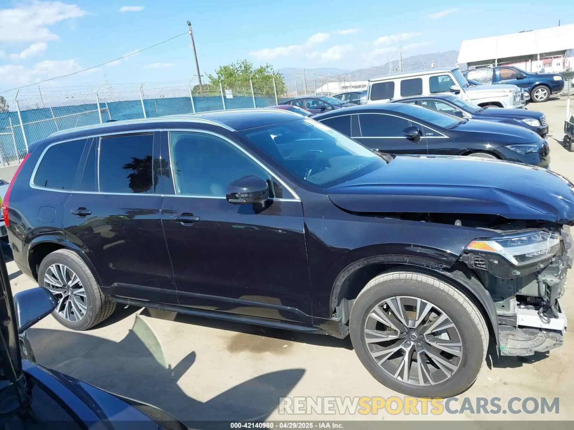 14 Photograph of a damaged car YV4102PK9L1533600 VOLVO XC90 2020
