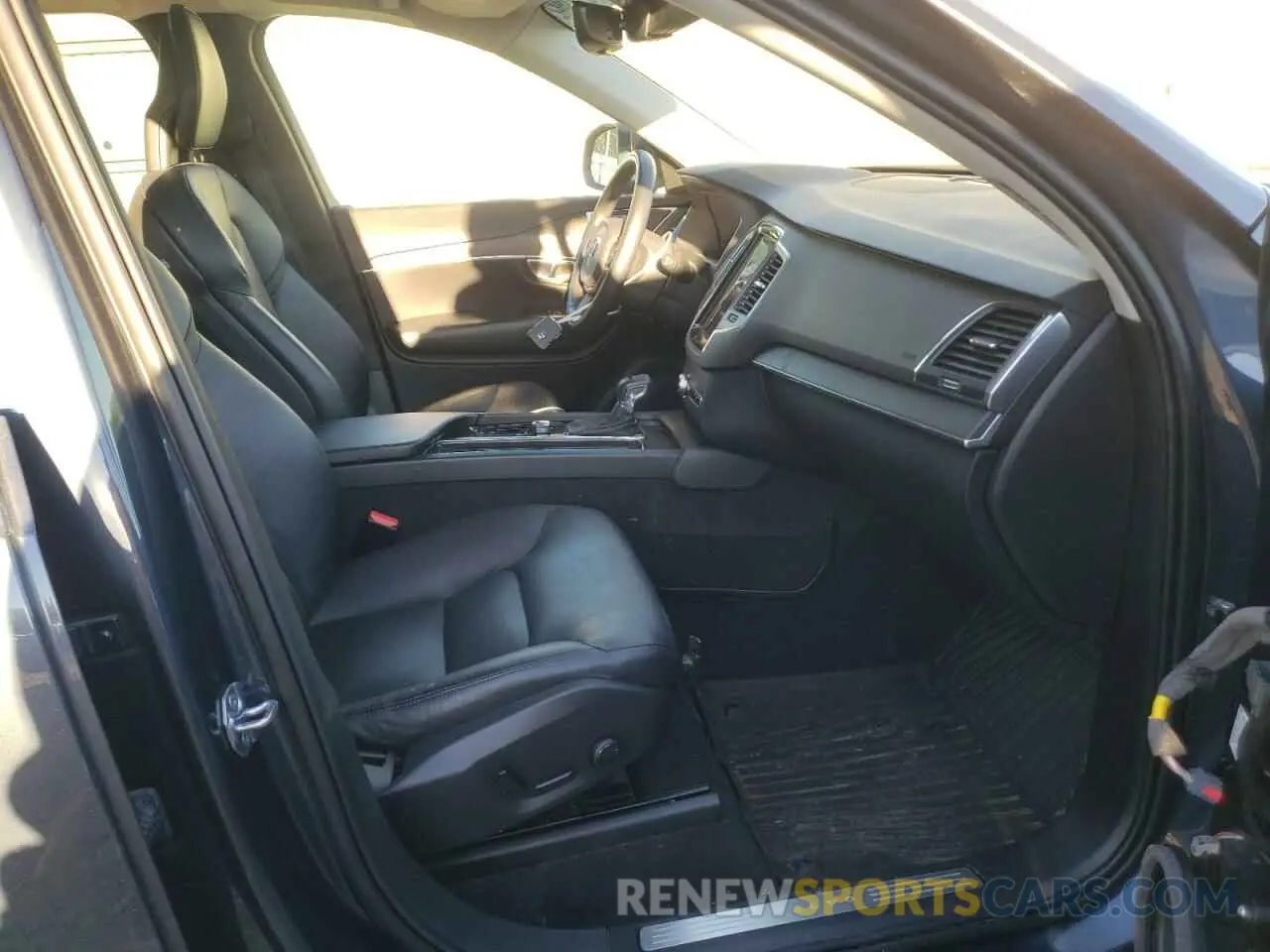 5 Photograph of a damaged car YV4102PK9L1550977 VOLVO XC90 2020