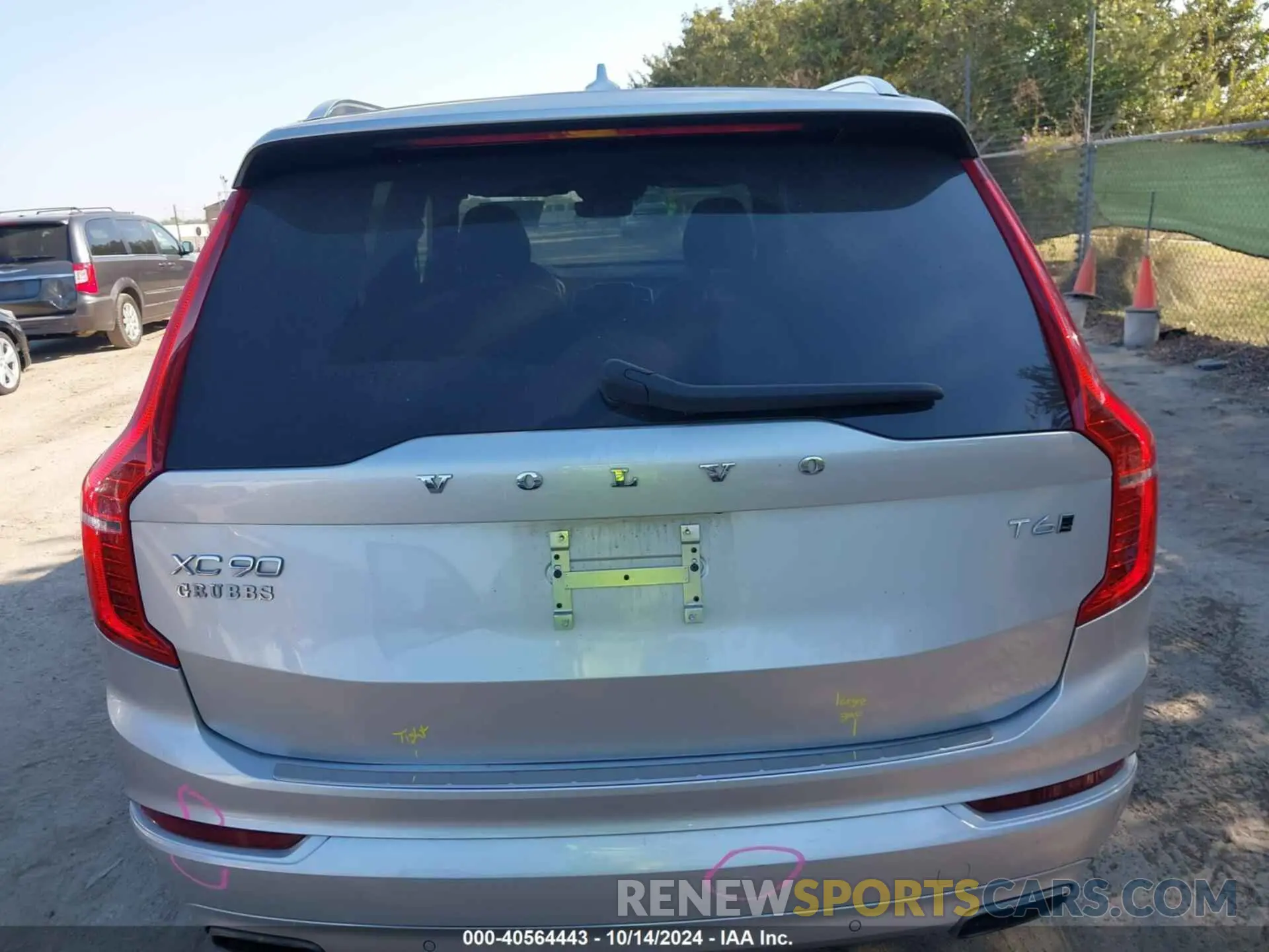 17 Photograph of a damaged car YV4A221K8L1604143 VOLVO XC90 2020