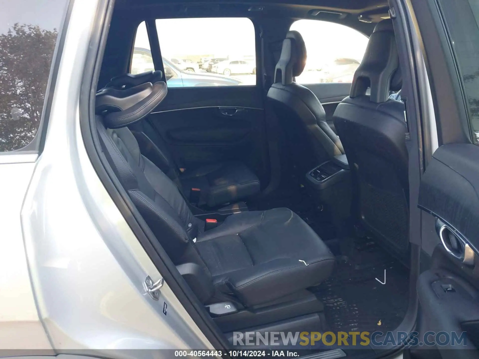 8 Photograph of a damaged car YV4A221K8L1604143 VOLVO XC90 2020
