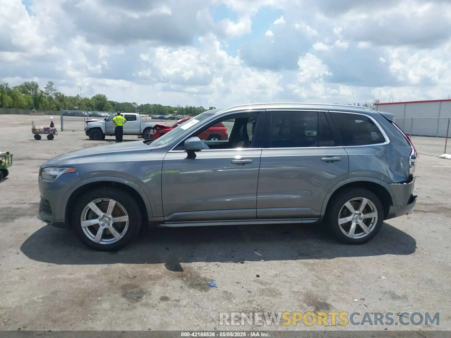 14 Photograph of a damaged car YV4A221K9L1620562 VOLVO XC90 2020
