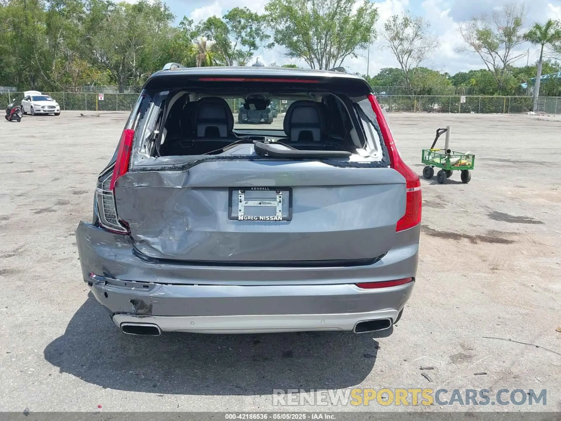 16 Photograph of a damaged car YV4A221K9L1620562 VOLVO XC90 2020