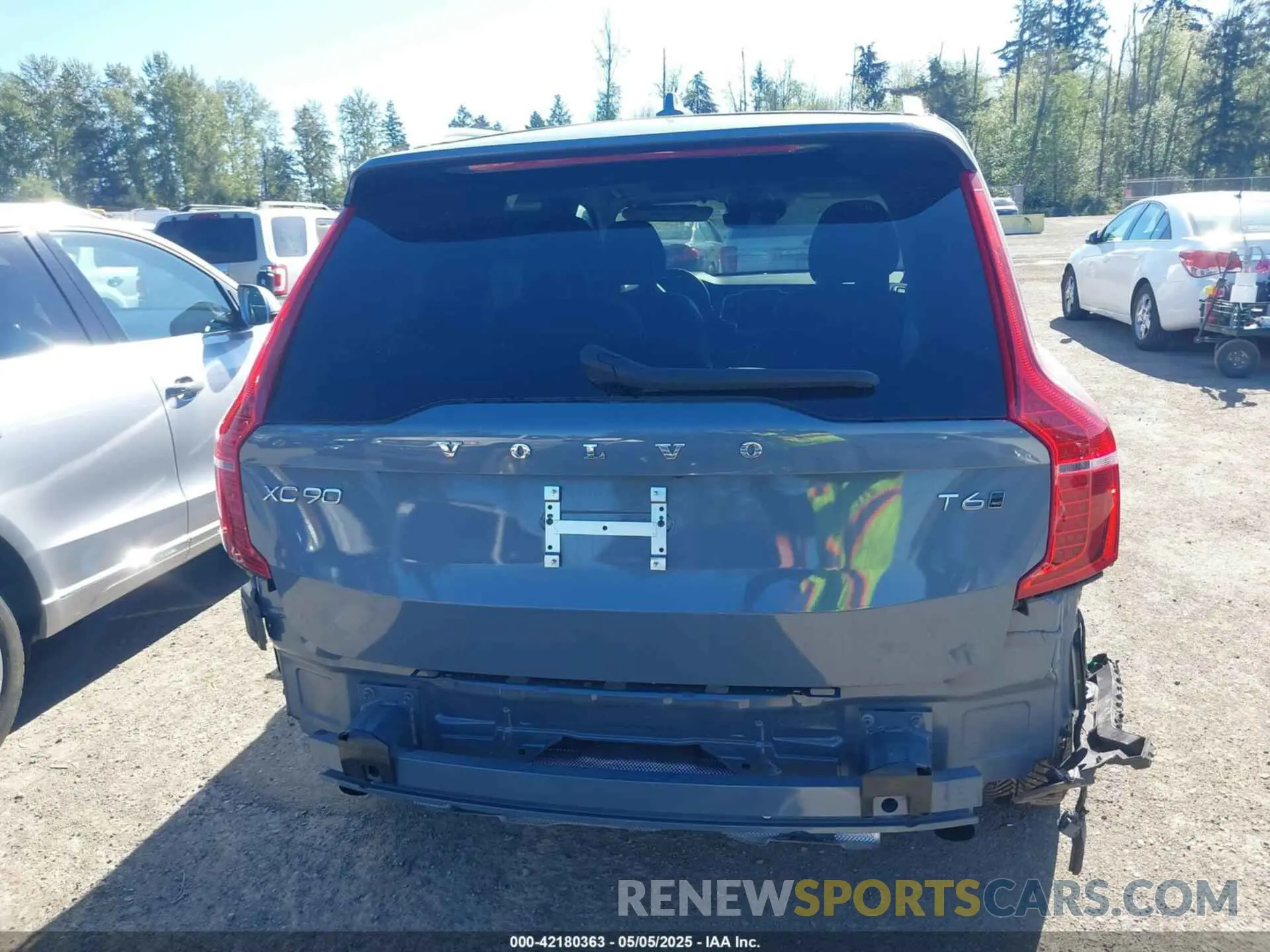 17 Photograph of a damaged car YV4A221KXL1553065 VOLVO XC90 2020