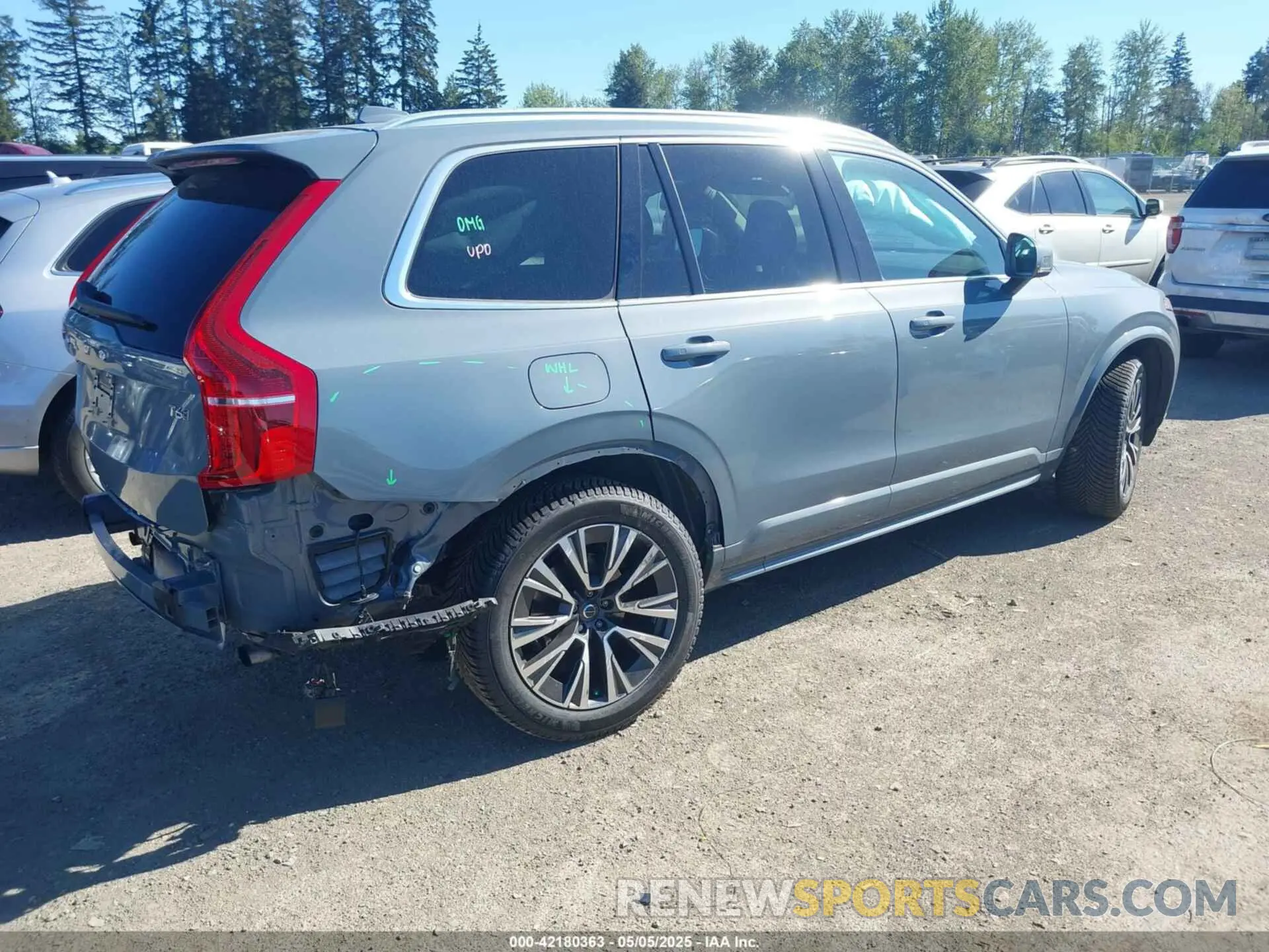 4 Photograph of a damaged car YV4A221KXL1553065 VOLVO XC90 2020