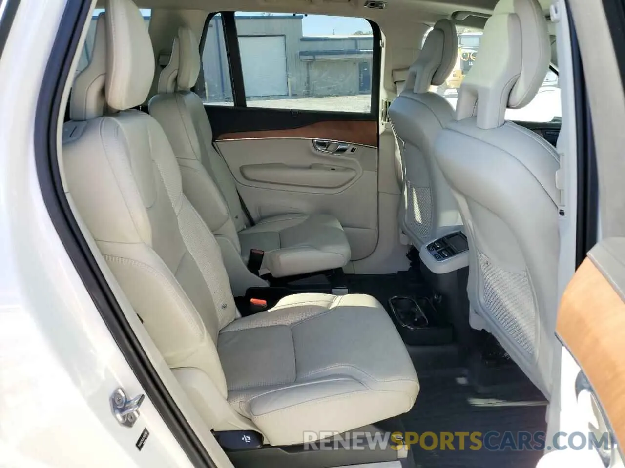 6 Photograph of a damaged car YV4A221L9L1552580 VOLVO XC90 2020