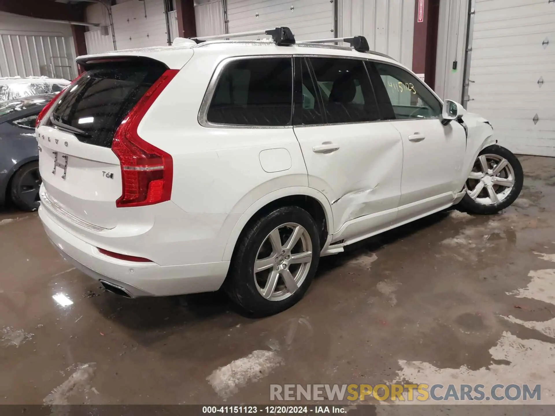 4 Photograph of a damaged car YV4A22PK7L1580599 VOLVO XC90 2020