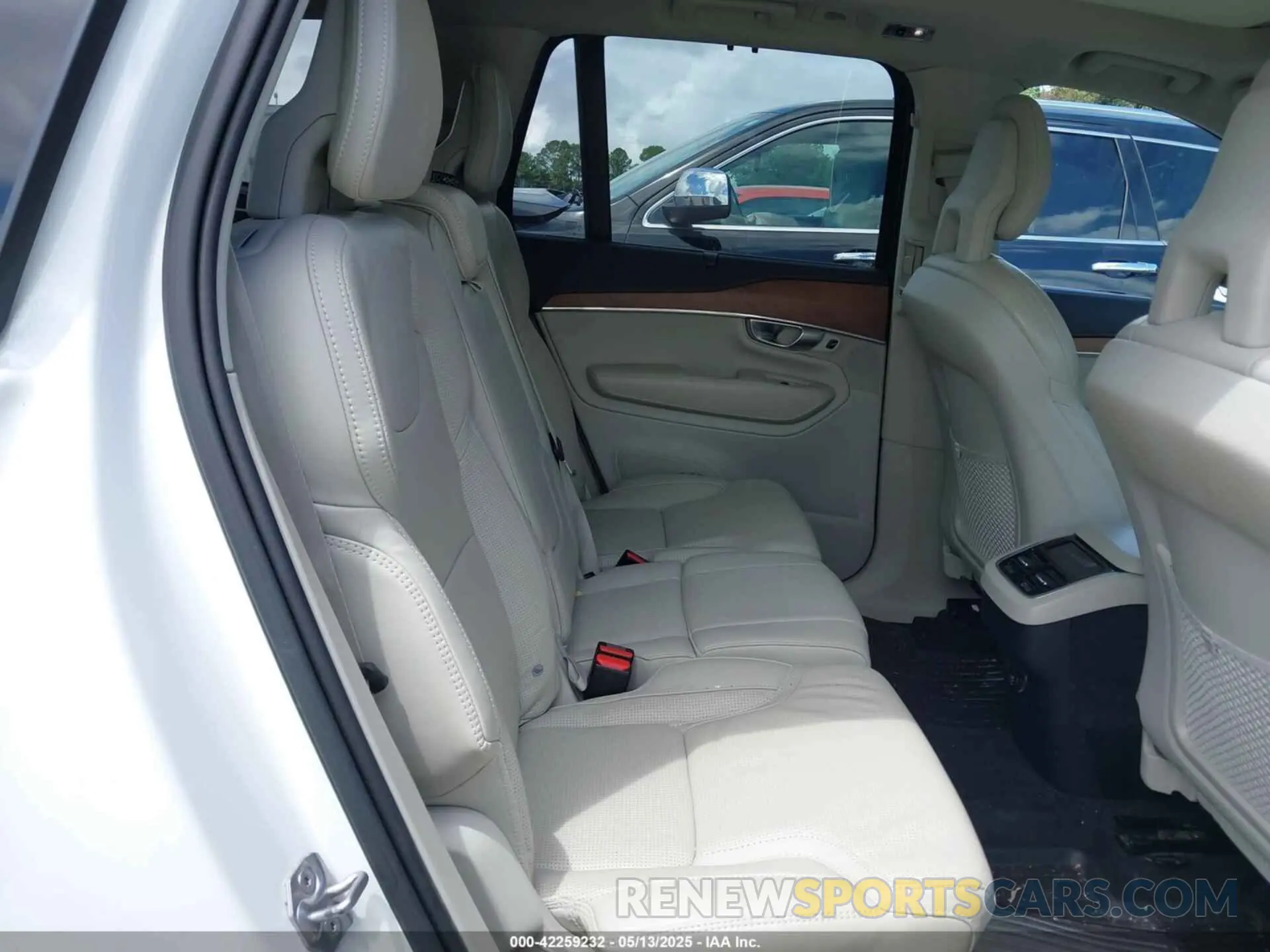 8 Фотография поврежденного автомобиля YV4A22PL1L1534632 VOLVO XC90 2020