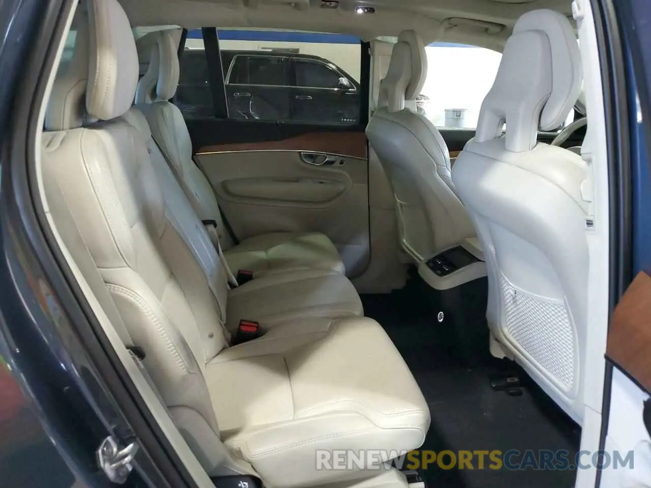 11 Photograph of a damaged car YV4A22PL8L1572147 VOLVO XC90 2020