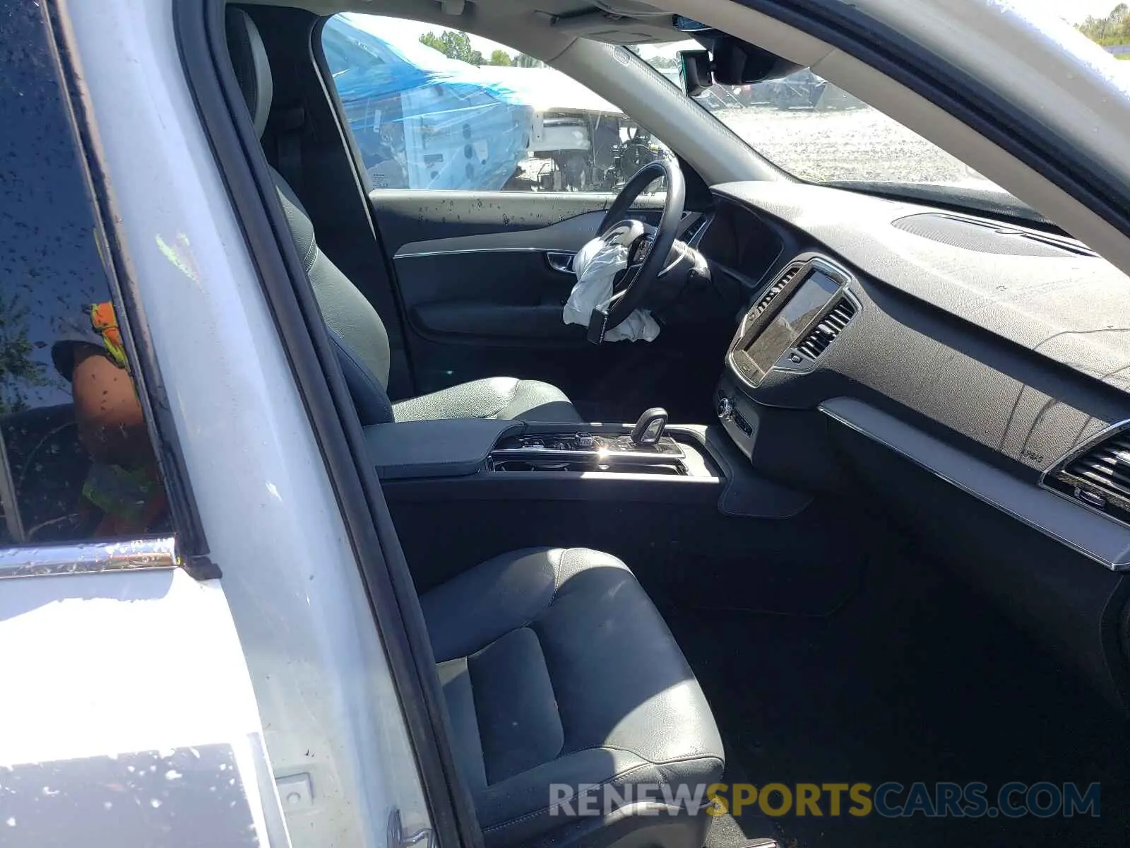 5 Photograph of a damaged car YV4BR0CK7L1549718 VOLVO XC90 2020