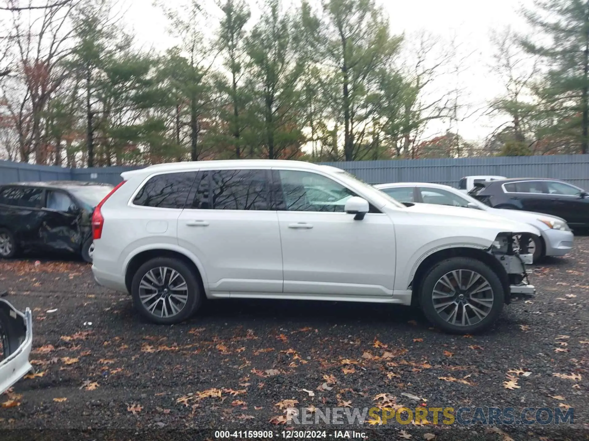 13 Photograph of a damaged car YV4102PK6M1737322 VOLVO XC90 2021