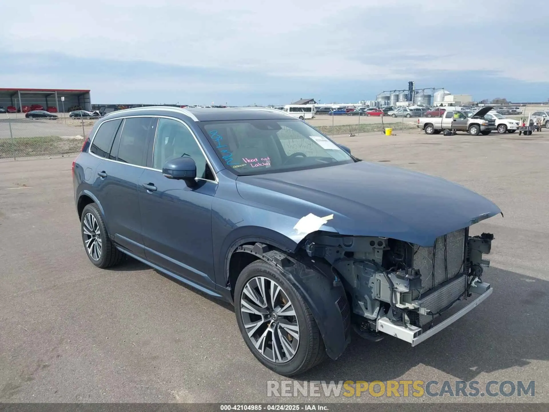 1 Photograph of a damaged car YV4A221K6M1689257 VOLVO XC90 2021
