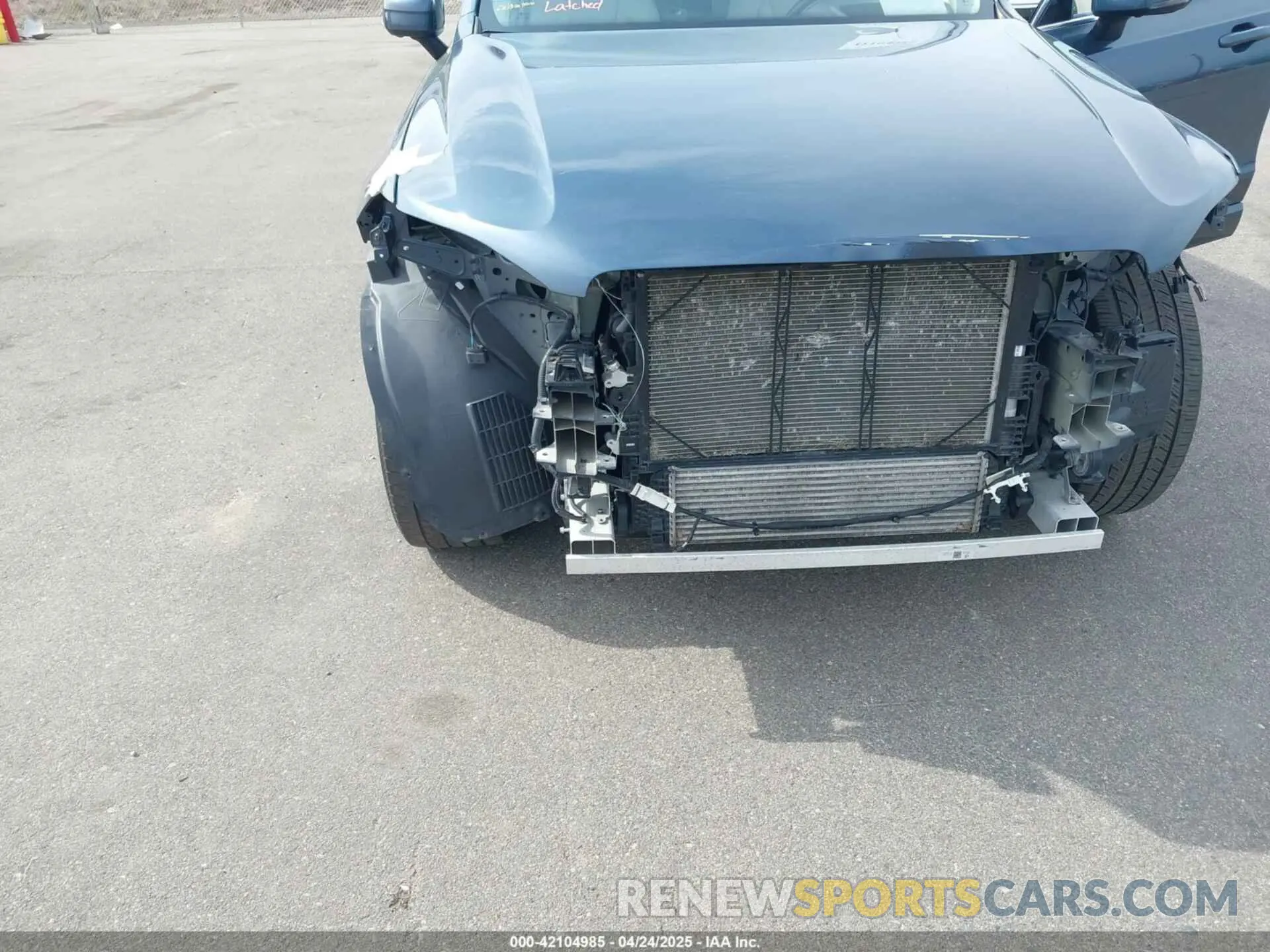 6 Photograph of a damaged car YV4A221K6M1689257 VOLVO XC90 2021