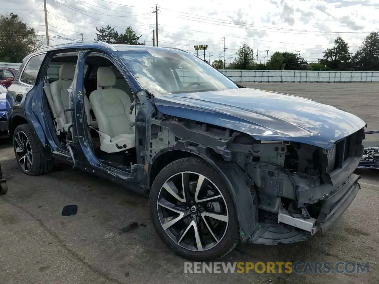 4 Photograph of a damaged car YV4A221K9M1691519 VOLVO XC90 2021
