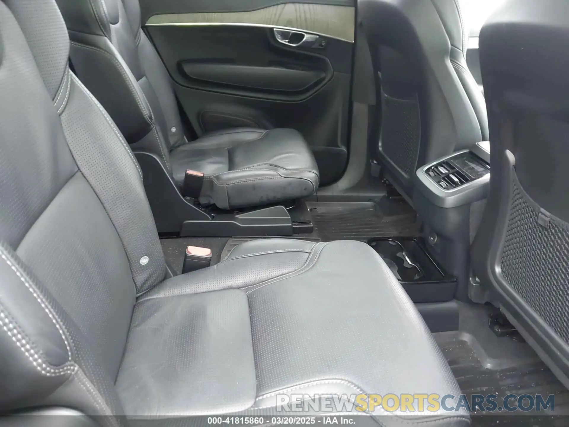 8 Photograph of a damaged car YV4A221L9M1685115 VOLVO XC90 2021