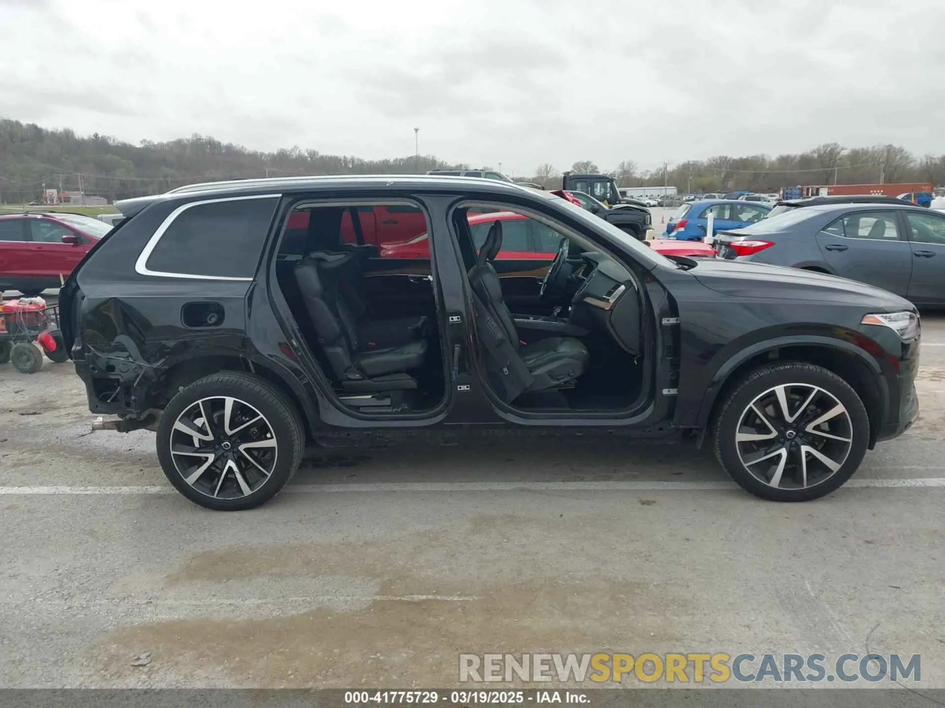 14 Photograph of a damaged car YV4A22PK4M1691533 VOLVO XC90 2021