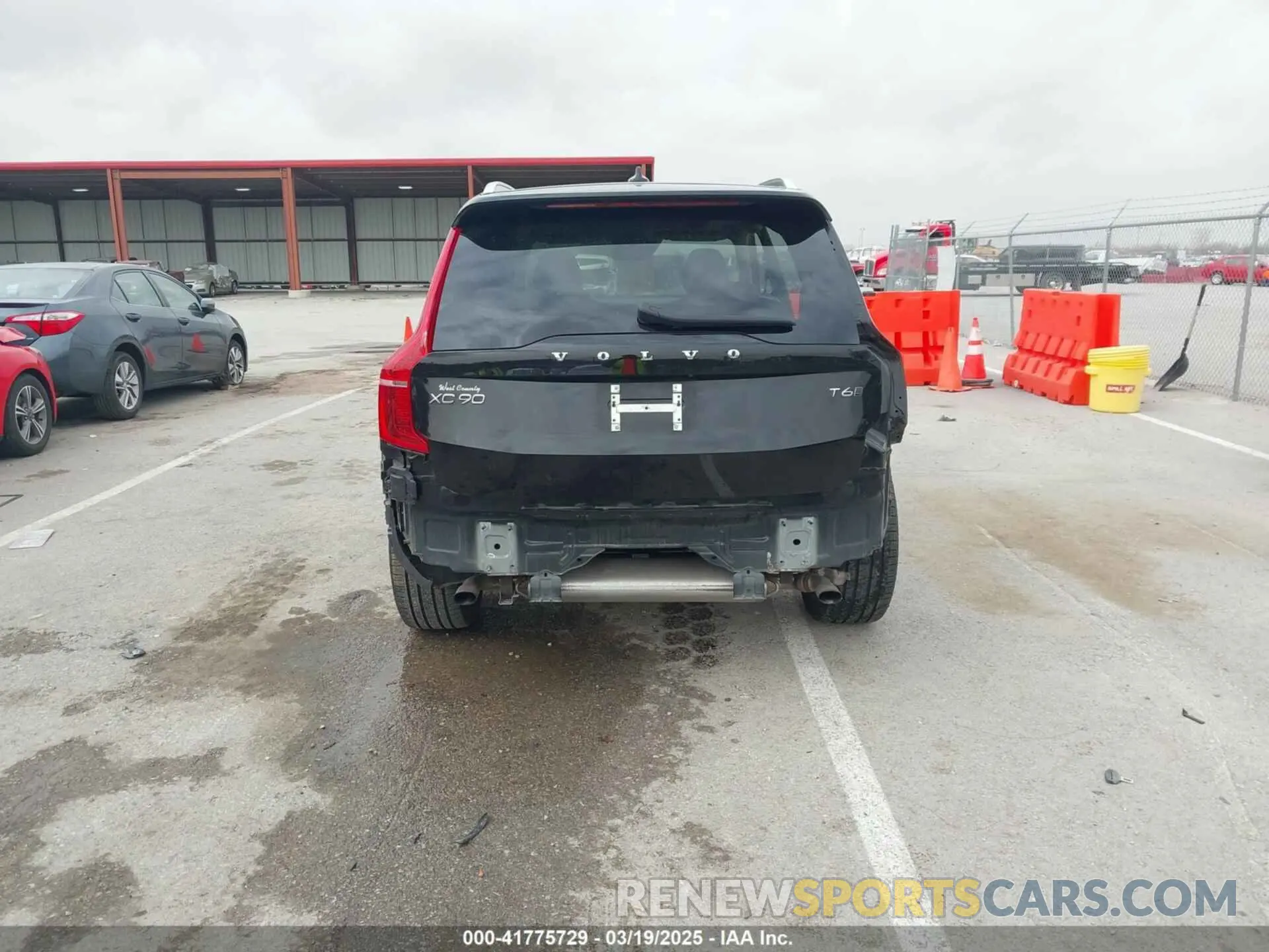 17 Photograph of a damaged car YV4A22PK4M1691533 VOLVO XC90 2021