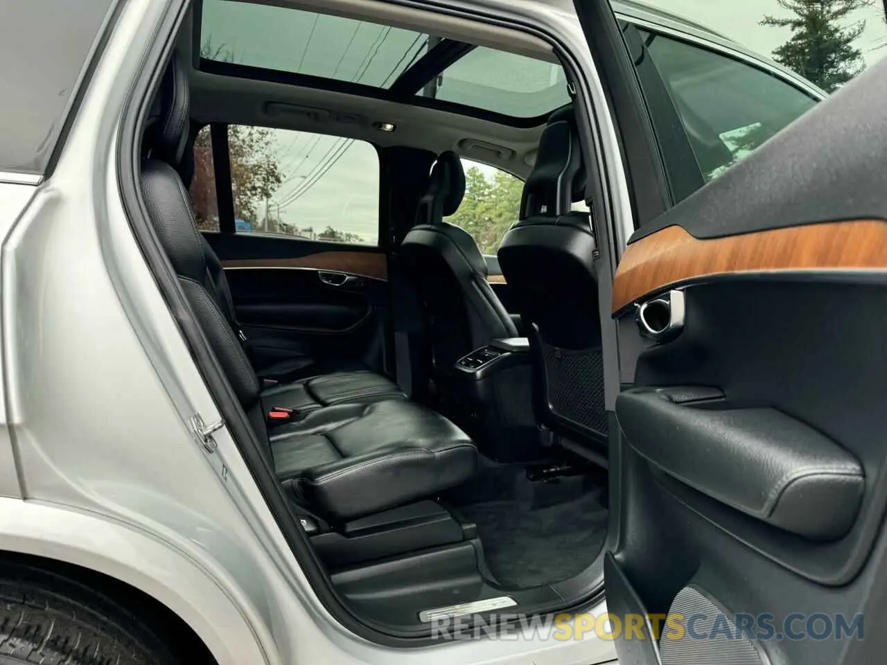 6 Photograph of a damaged car YV4A22PK5M1681383 VOLVO XC90 2021