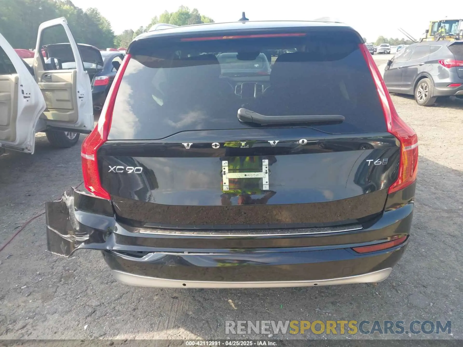 15 Photograph of a damaged car YV4A221K7N1781589 VOLVO XC90 2022