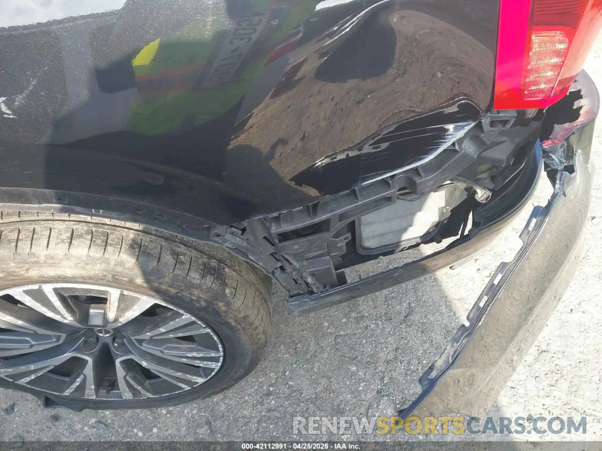 17 Photograph of a damaged car YV4A221K7N1781589 VOLVO XC90 2022