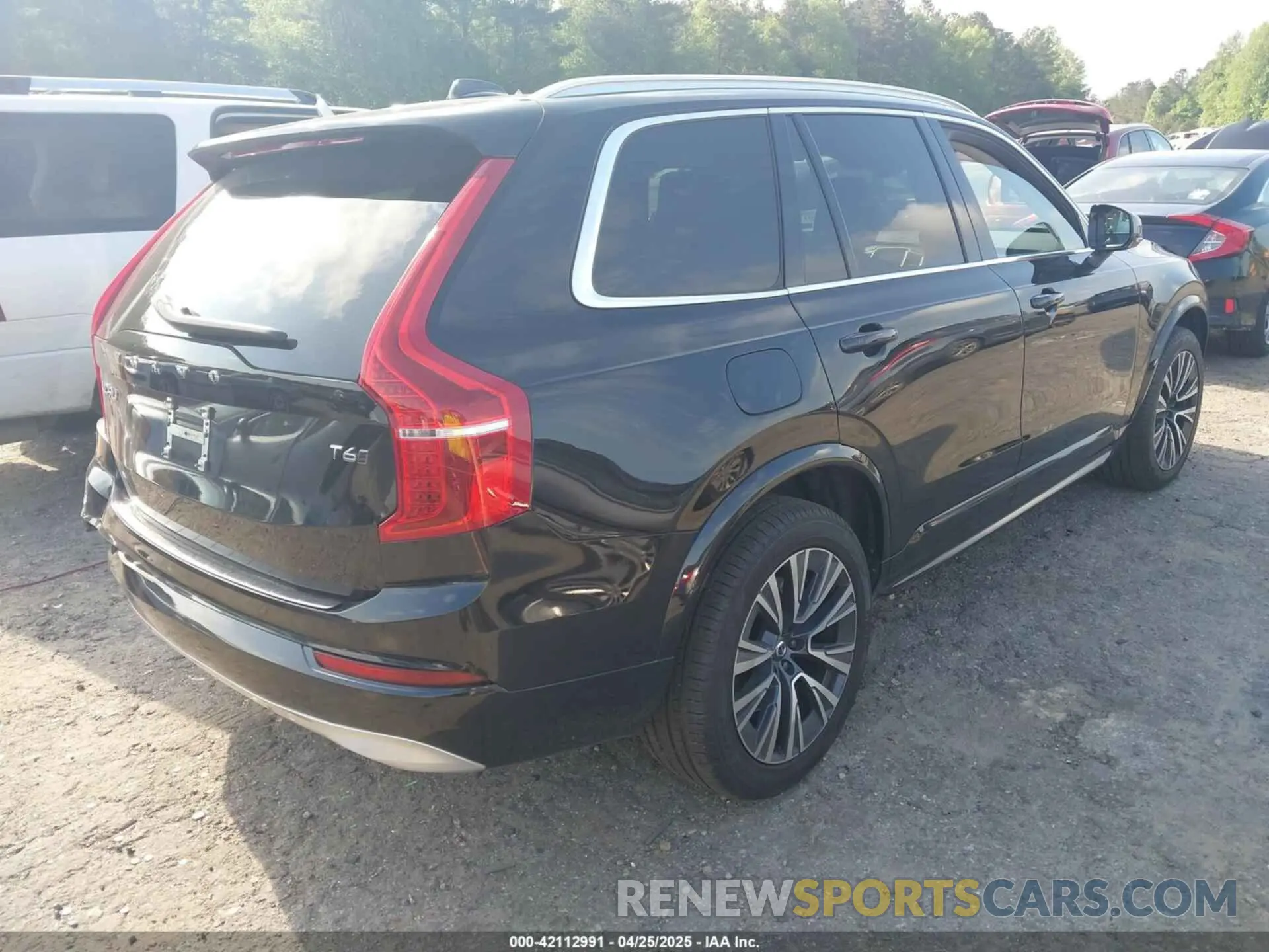 4 Photograph of a damaged car YV4A221K7N1781589 VOLVO XC90 2022