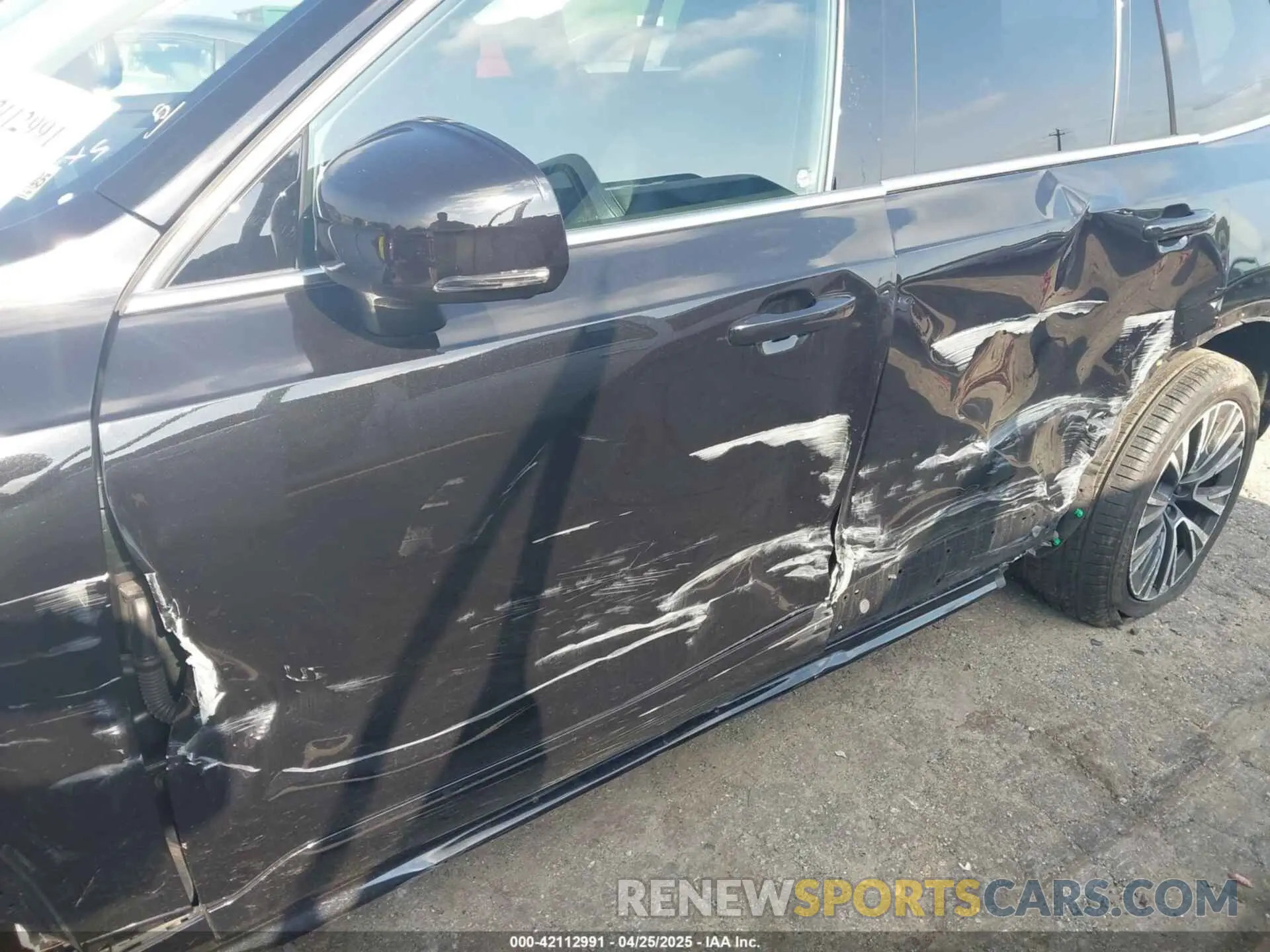 6 Photograph of a damaged car YV4A221K7N1781589 VOLVO XC90 2022